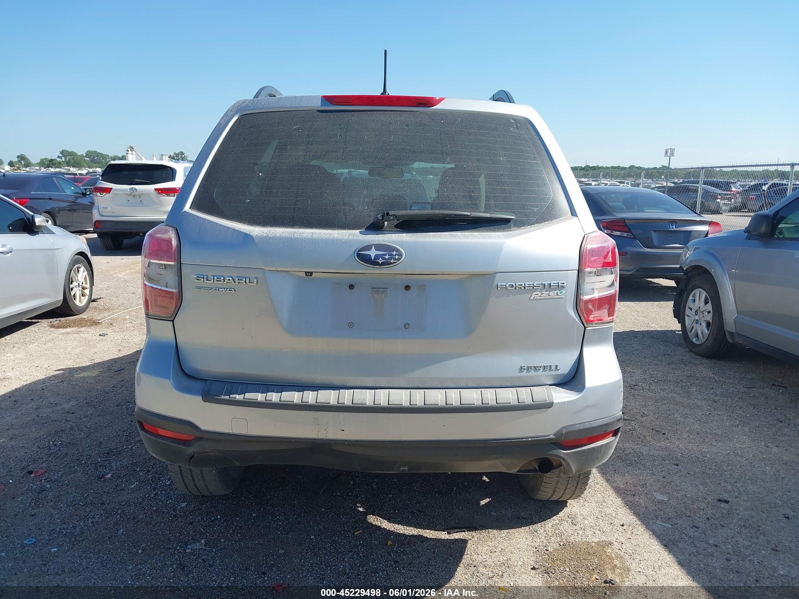 2015 Subaru Forester 2.5i Серебряный vin: JF2SJABC3FH419717