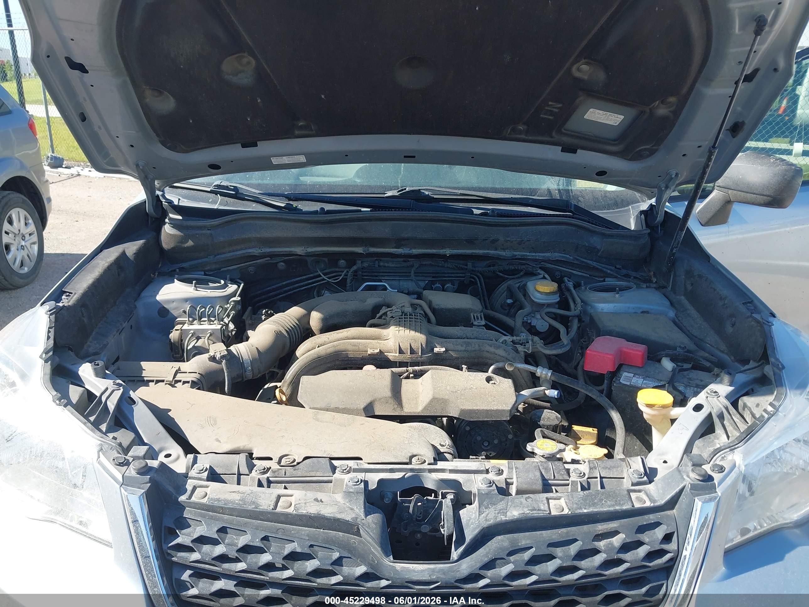 2015 Subaru Forester 2.5i Серебряный vin: JF2SJABC3FH419717