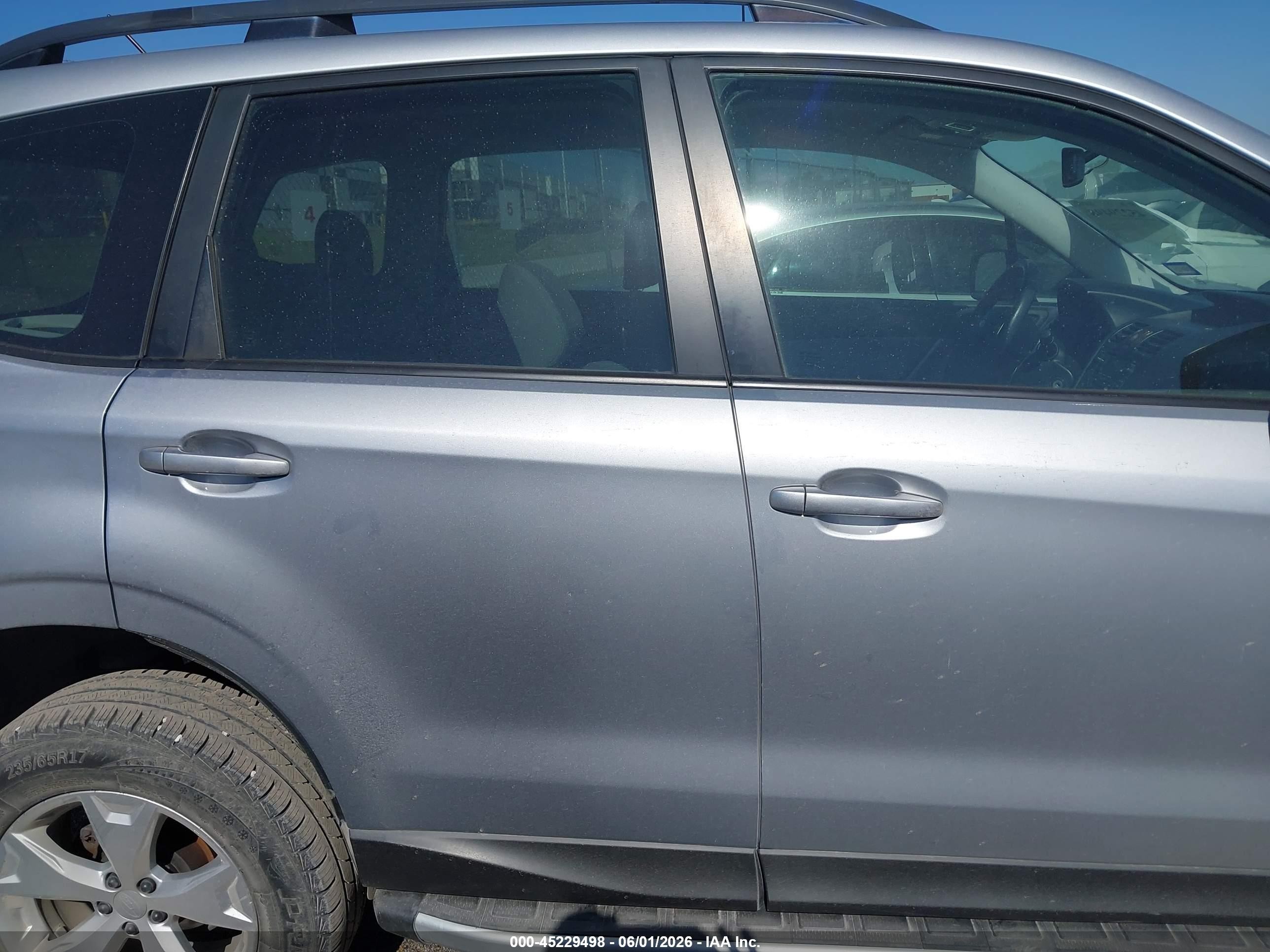 2015 Subaru Forester 2.5i Серебряный vin: JF2SJABC3FH419717