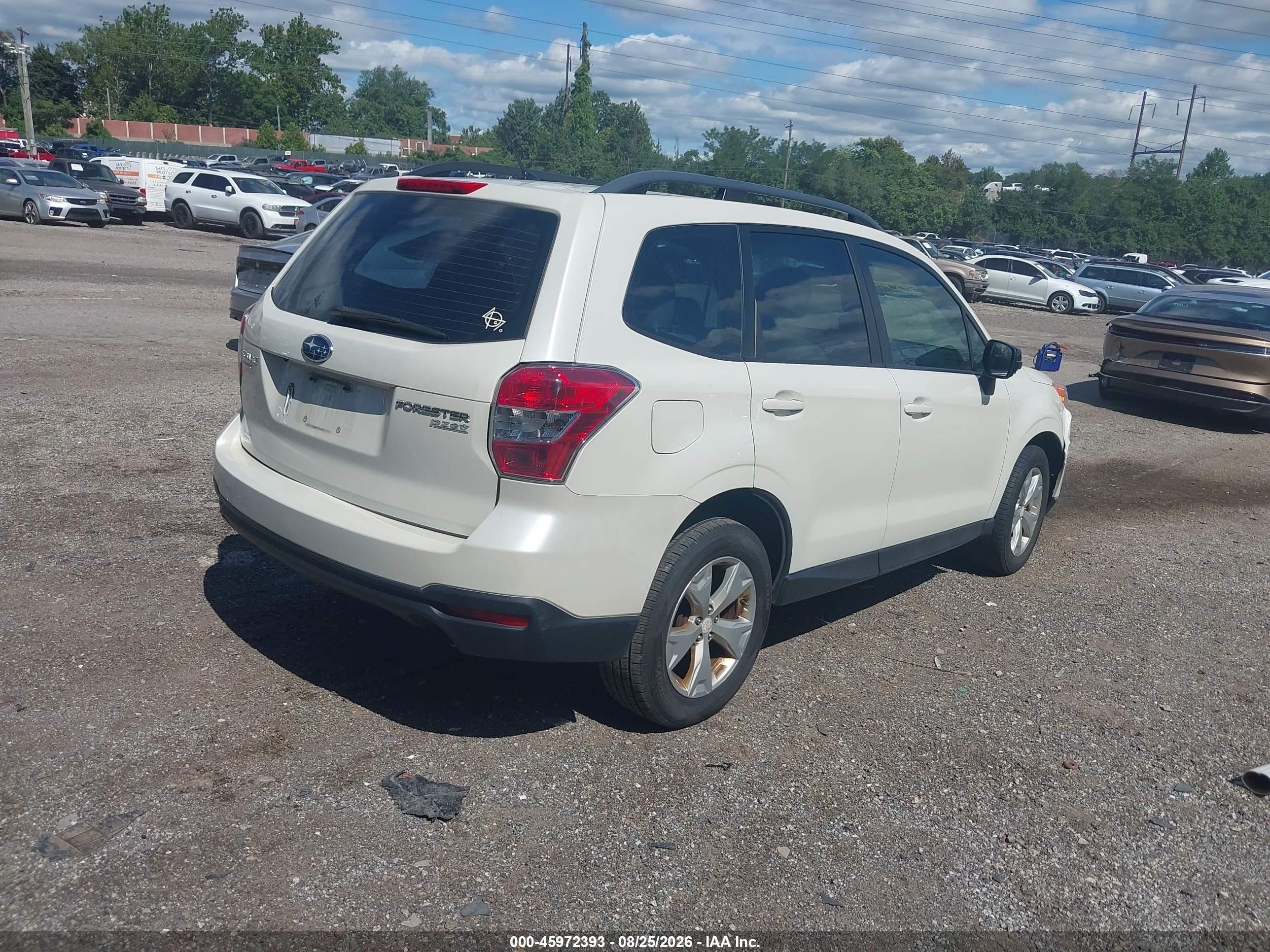 2015 Subaru Forester 2.5i White vin: JF2SJABC3FH456976
