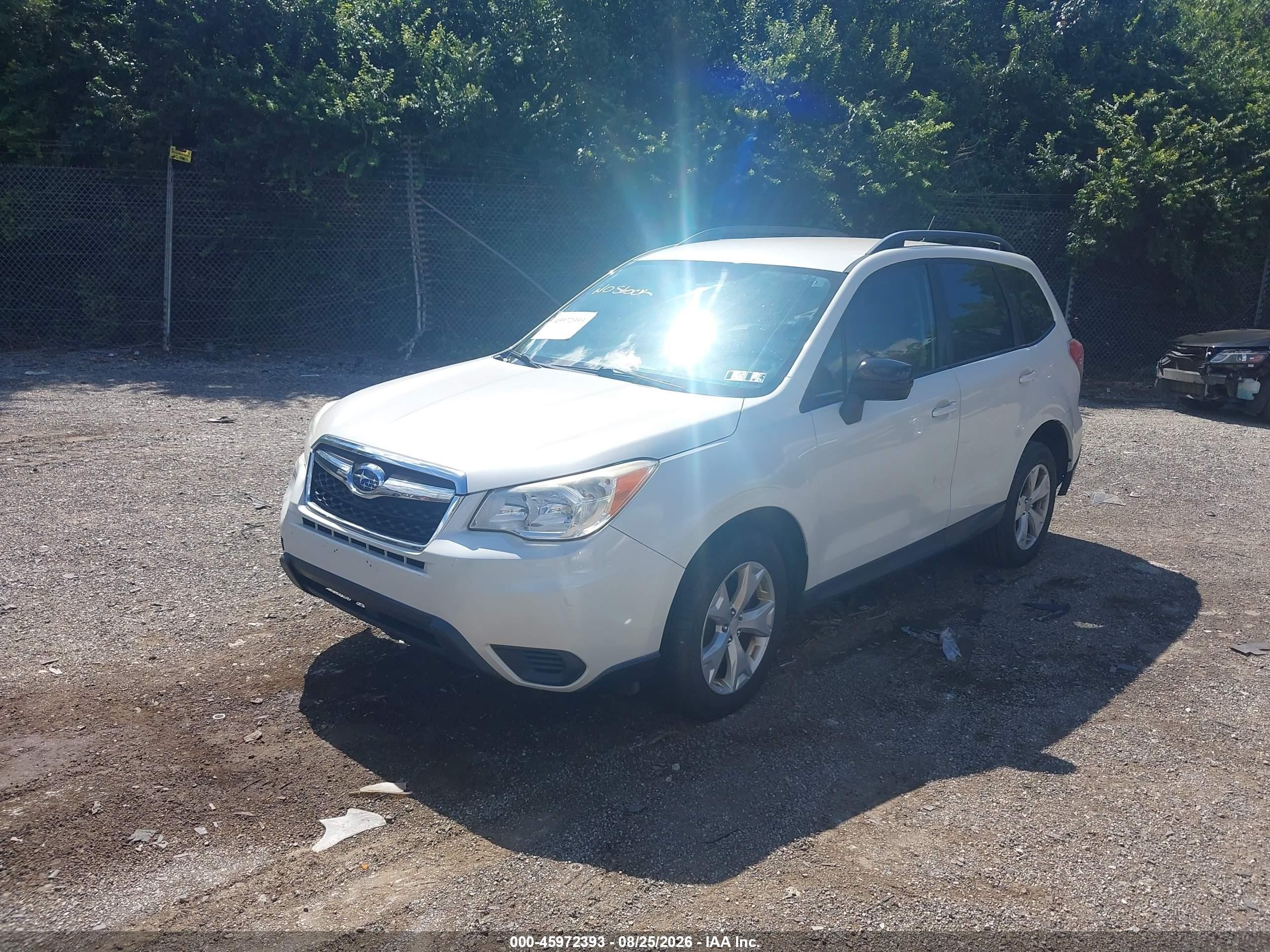 2015 Subaru Forester 2.5i White vin: JF2SJABC3FH456976