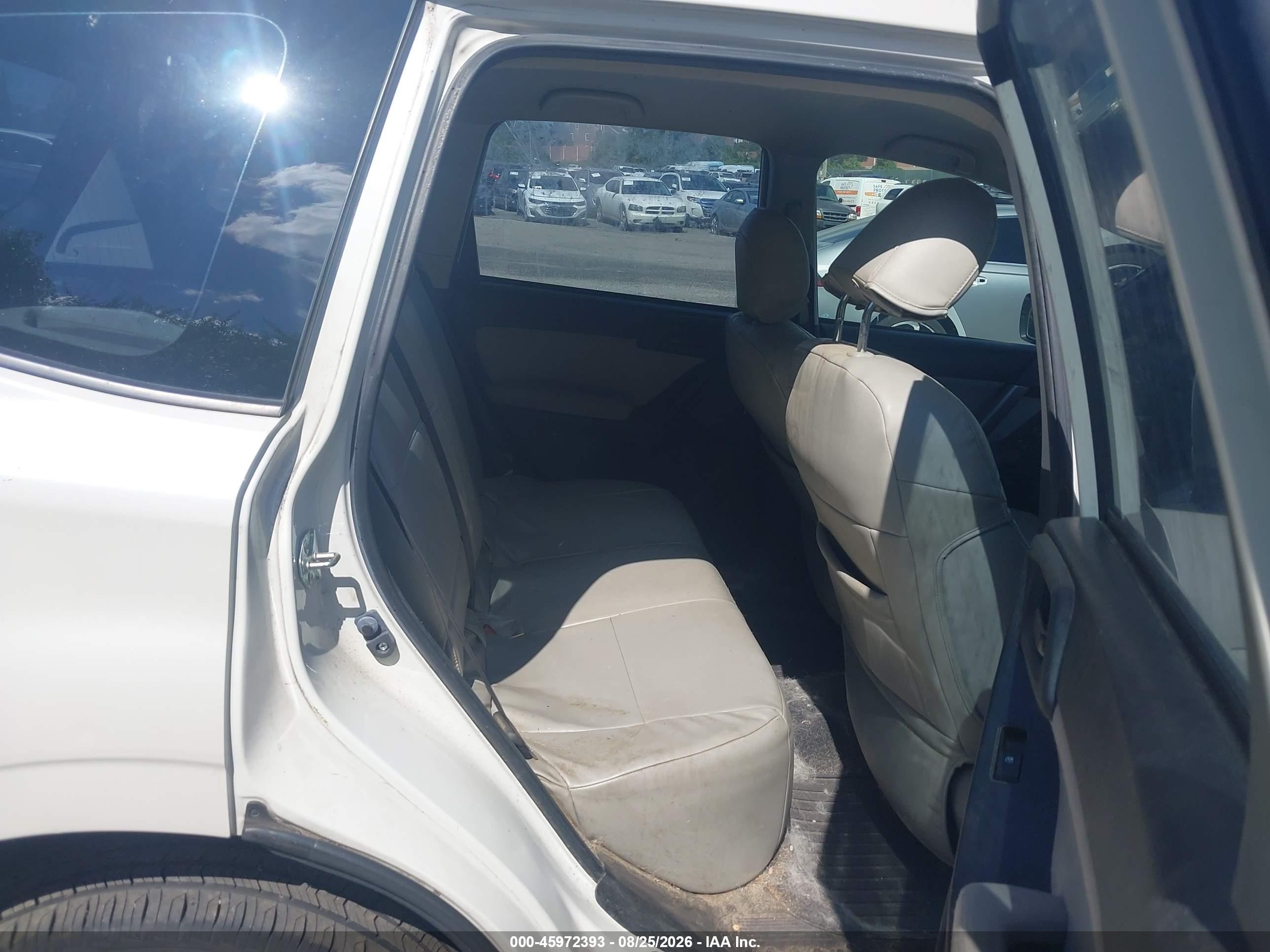 2015 Subaru Forester 2.5i White vin: JF2SJABC3FH456976