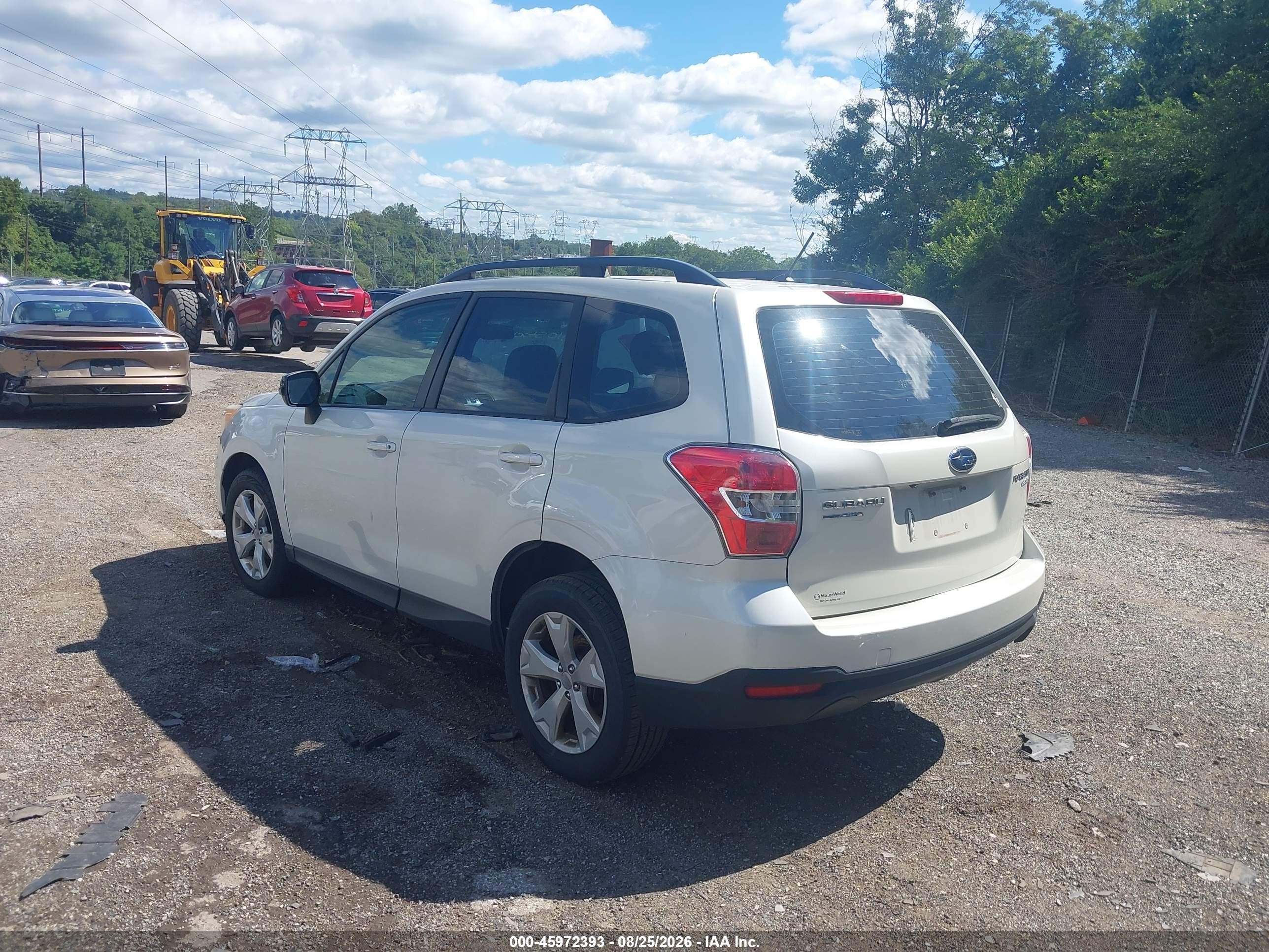 2015 Subaru Forester 2.5i White vin: JF2SJABC3FH456976