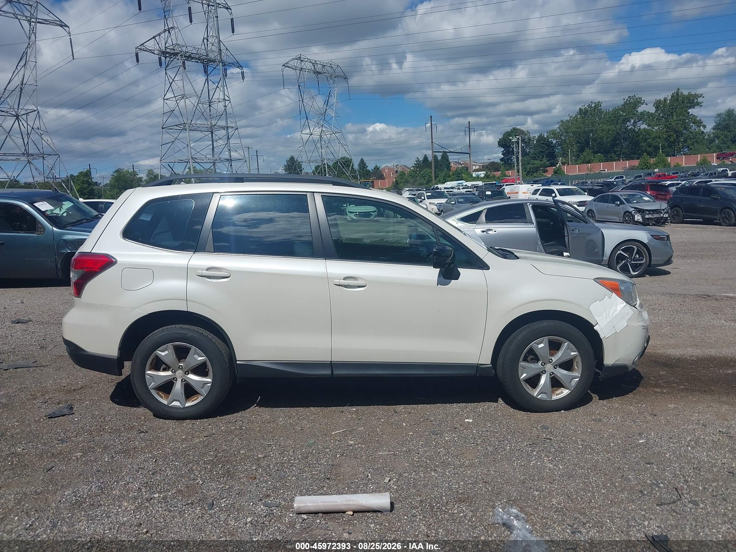2015 Subaru Forester 2.5i White vin: JF2SJABC3FH456976