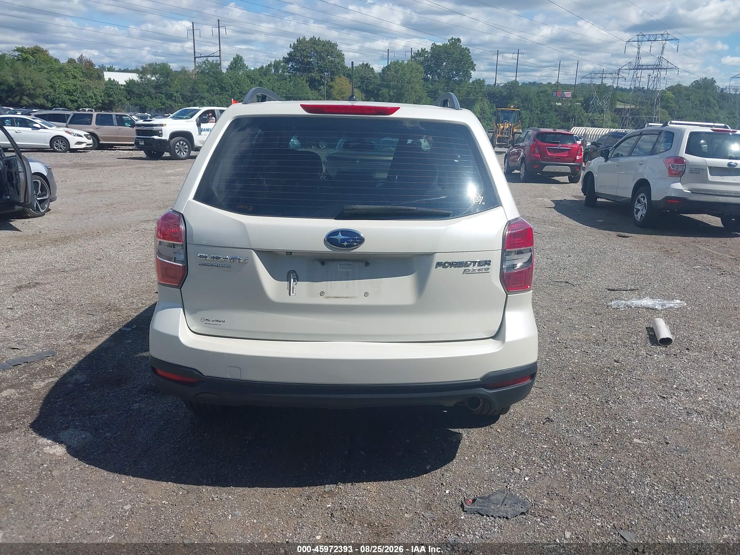 2015 Subaru Forester 2.5i White vin: JF2SJABC3FH456976