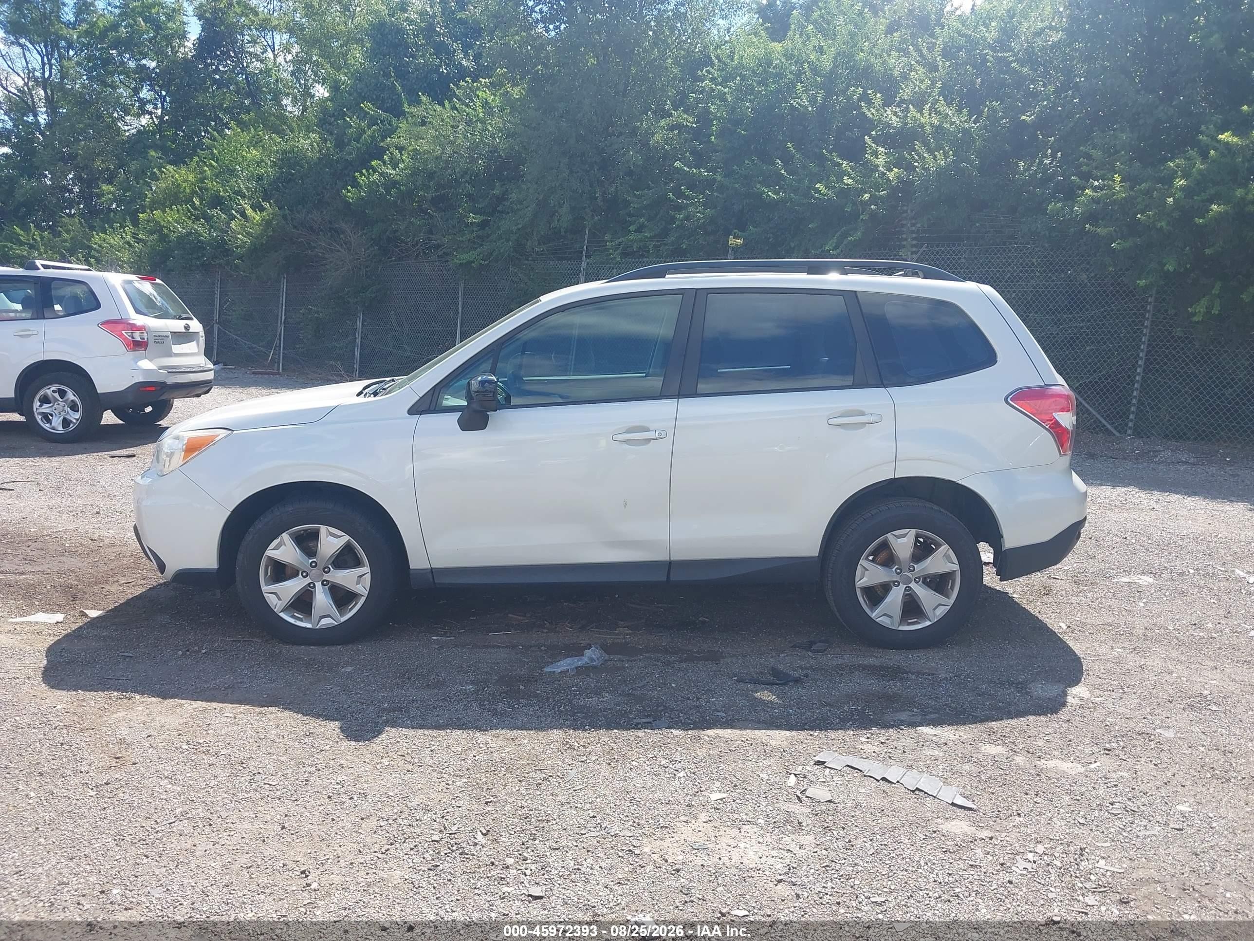 2015 Subaru Forester 2.5i White vin: JF2SJABC3FH456976