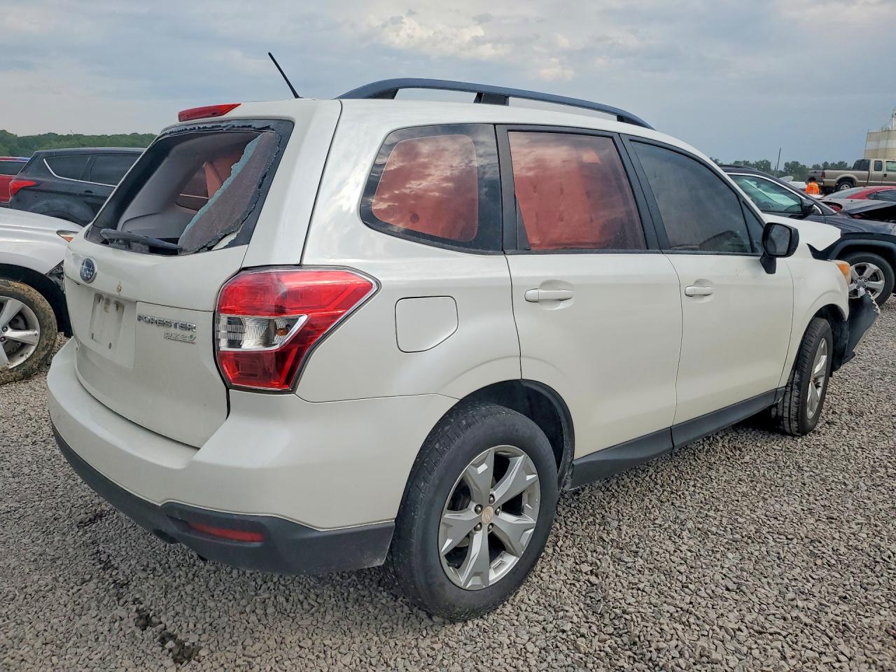 2015 Subaru Forester 2.5i Белый vin: JF2SJABC3FH470831