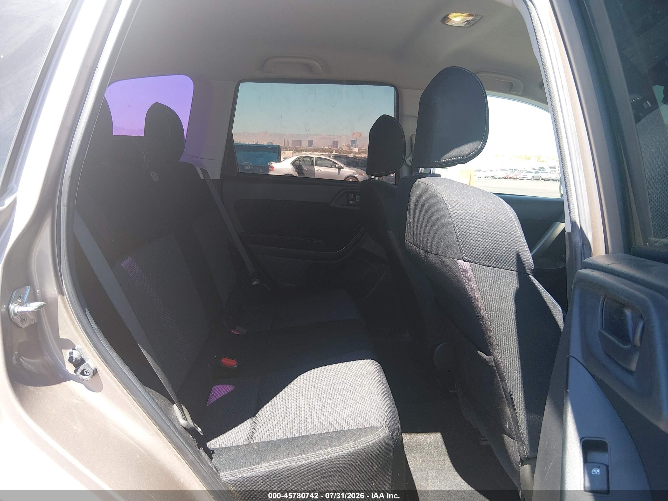 2015 Subaru Forester 2.5i Tan vin: JF2SJABC3FH575305