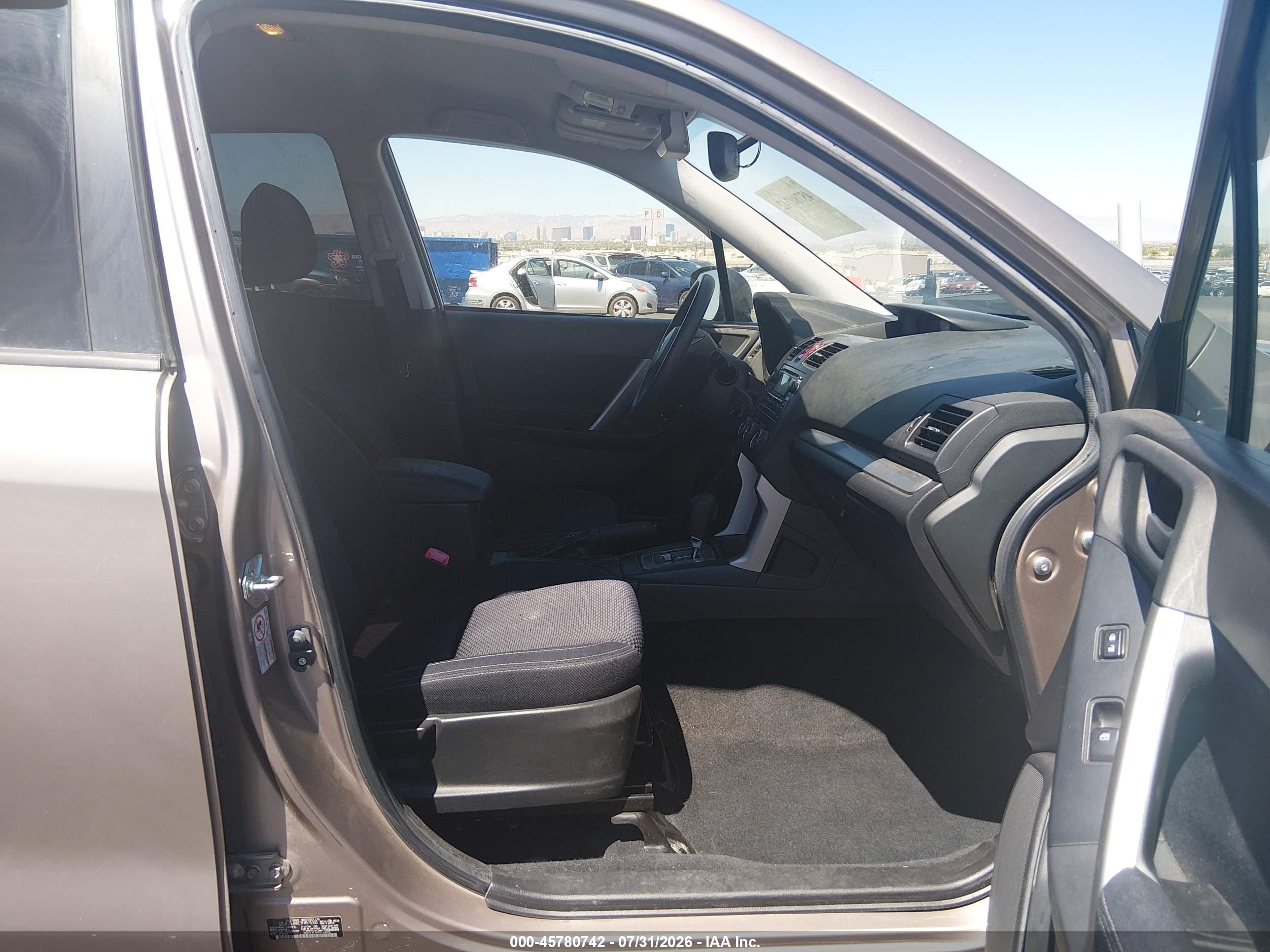 2015 Subaru Forester 2.5i Tan vin: JF2SJABC3FH575305