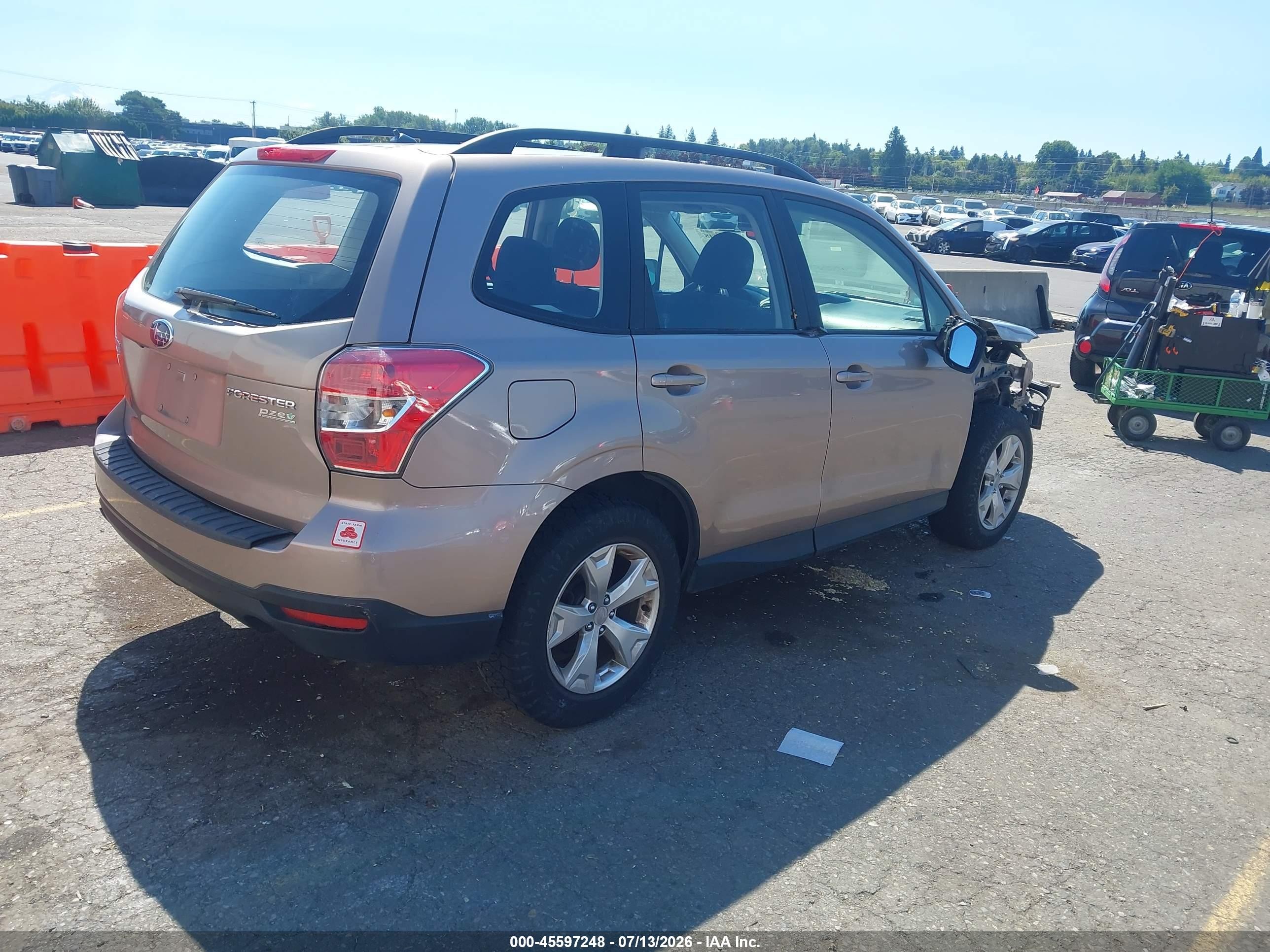 2015 Subaru Forester 2.5i Champagne vin: JF2SJABC3FH832074