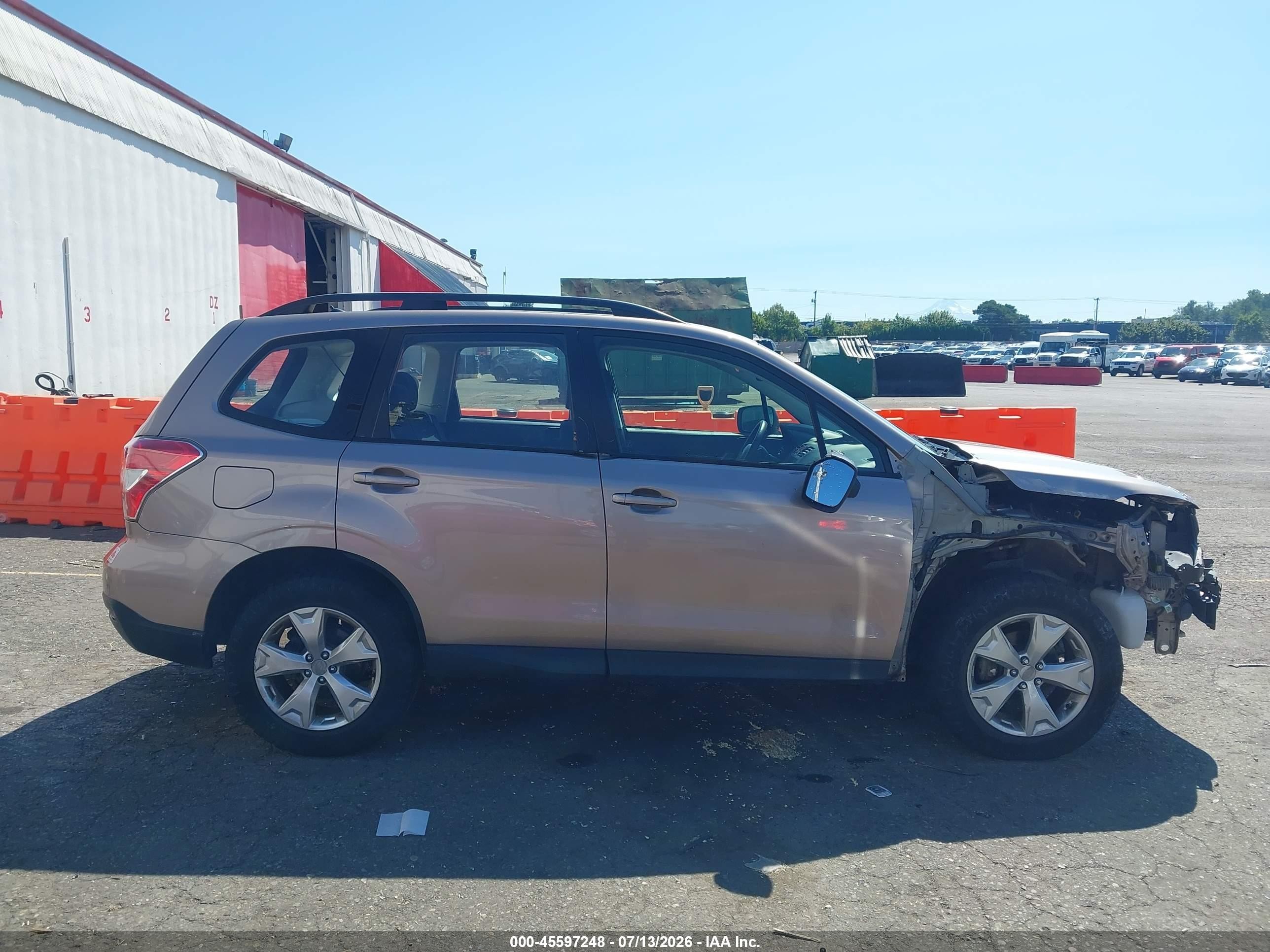 2015 Subaru Forester 2.5i Champagne vin: JF2SJABC3FH832074