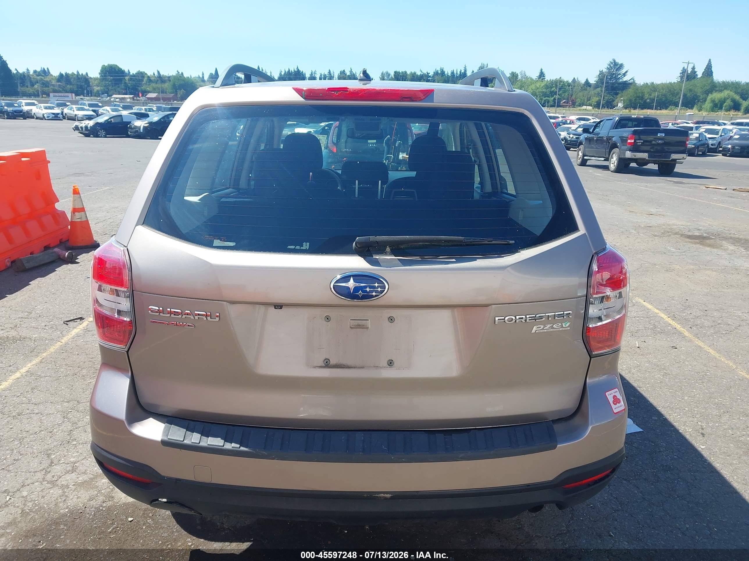2015 Subaru Forester 2.5i Champagne vin: JF2SJABC3FH832074