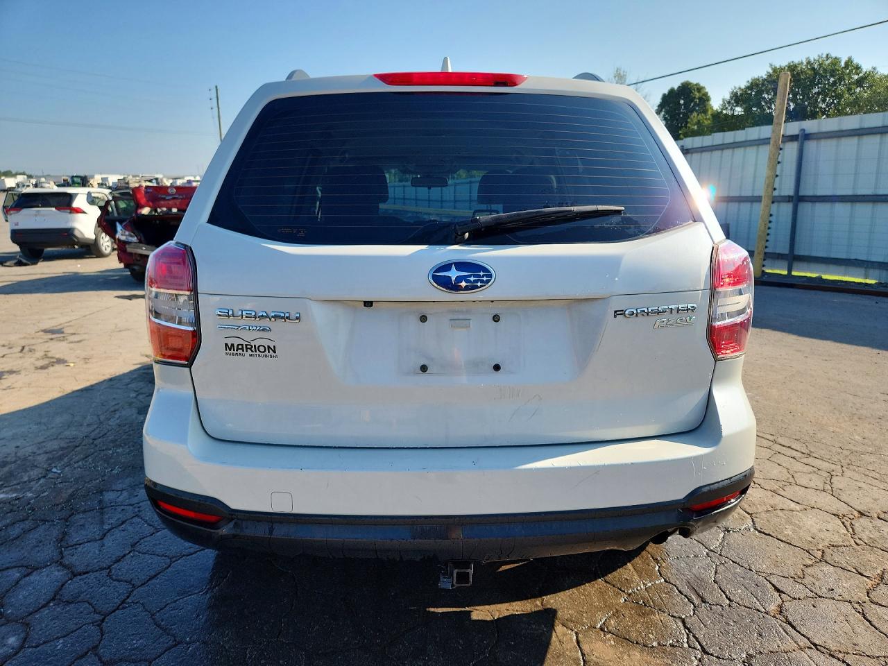 2016 Subaru Forester 2.5i White vin: JF2SJABC3GH523139