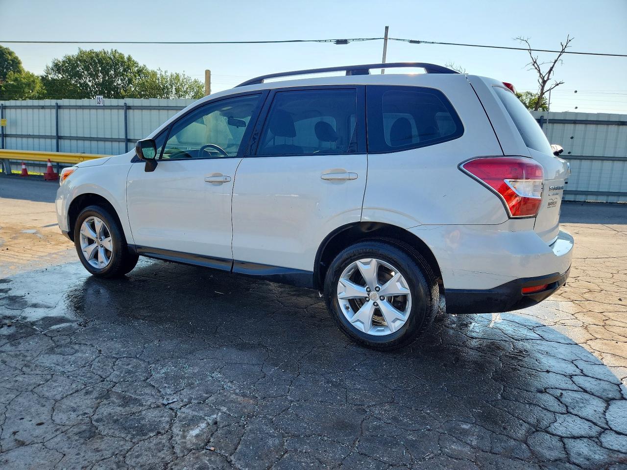 2016 Subaru Forester 2.5i White vin: JF2SJABC3GH523139