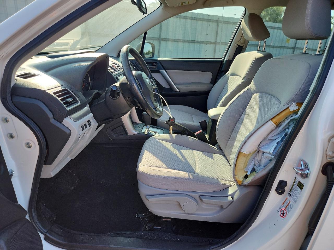 2016 Subaru Forester 2.5i White vin: JF2SJABC3GH523139
