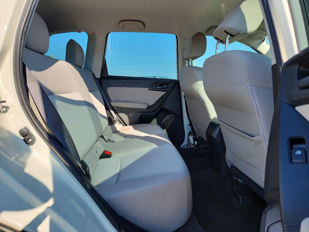 2016 Subaru Forester 2.5i White vin: JF2SJABC3GH523139