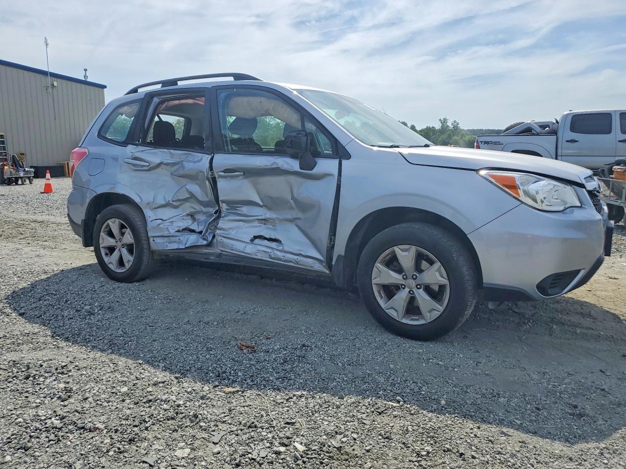 2016 Subaru Forester 2.5i Silver vin: JF2SJABC3GH535680