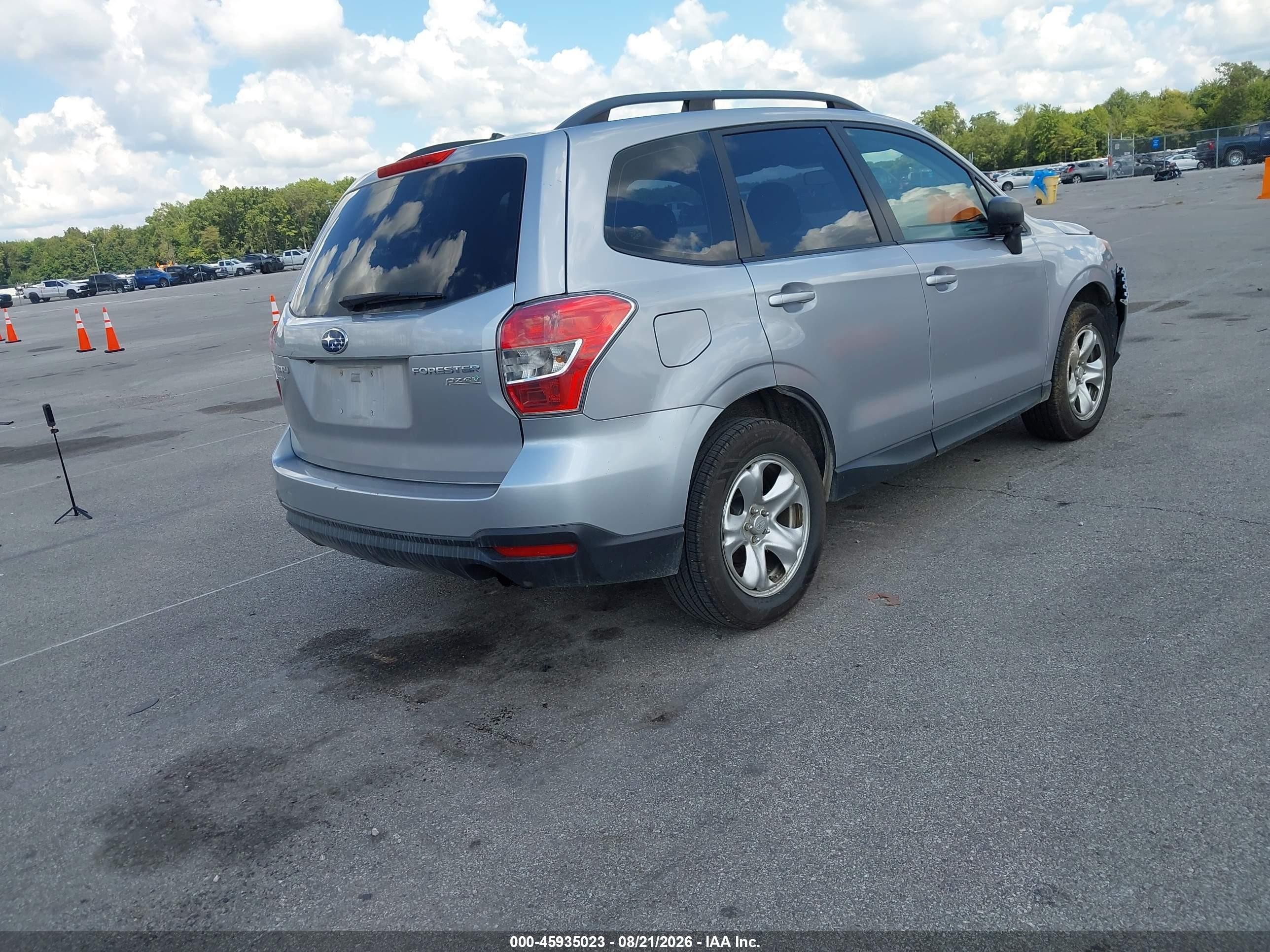 2015 Subaru Forester 2.5i Серебряный vin: JF2SJABC4FH456422