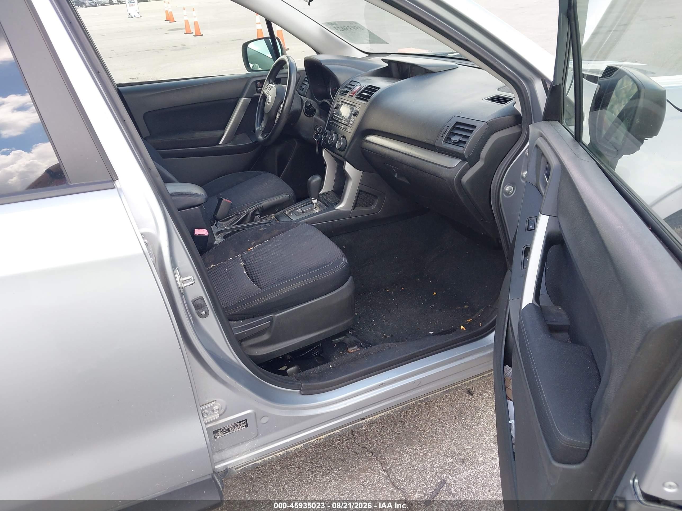 2015 Subaru Forester 2.5i Серебряный vin: JF2SJABC4FH456422
