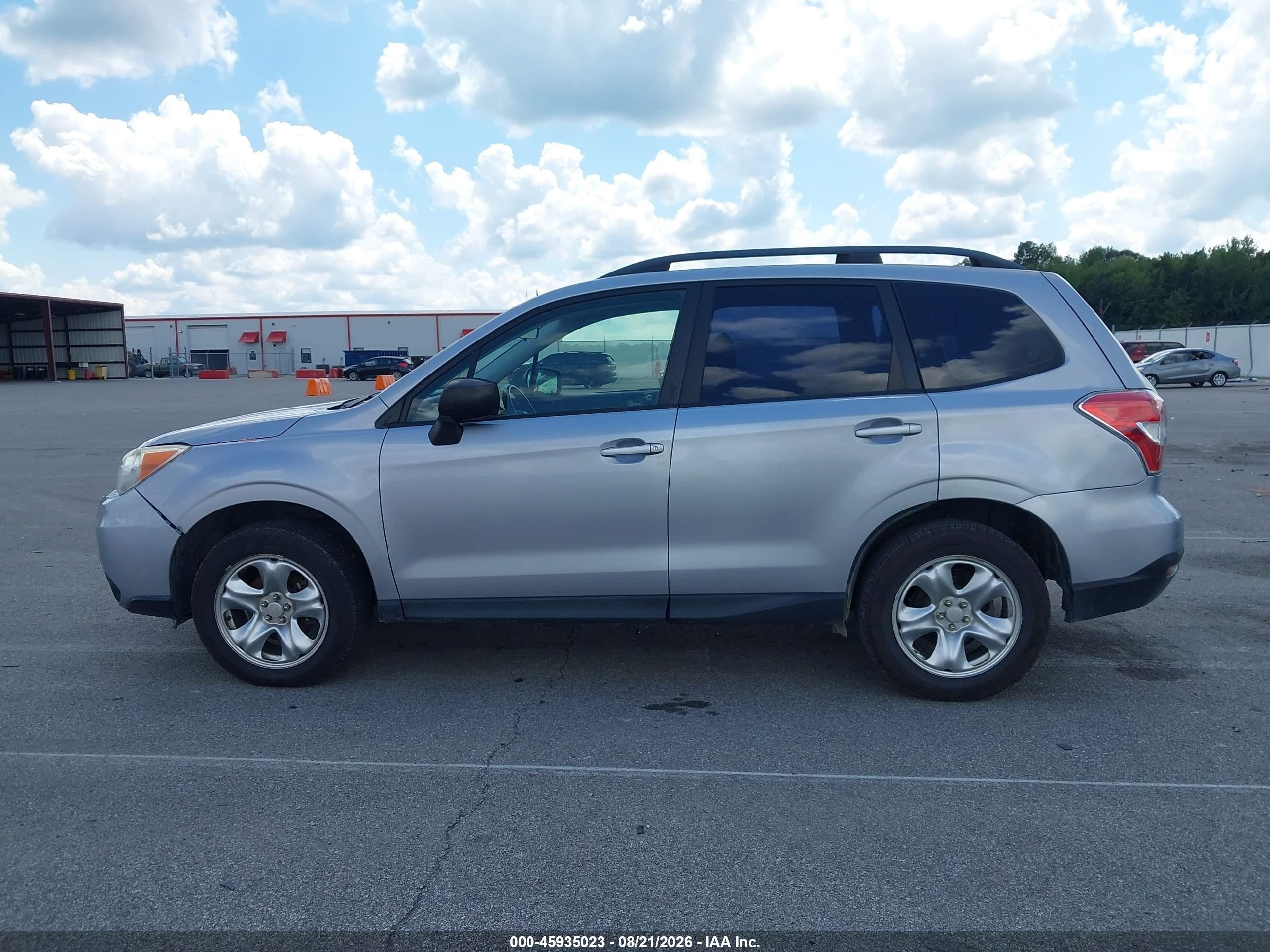 2015 Subaru Forester 2.5i Серебряный vin: JF2SJABC4FH456422
