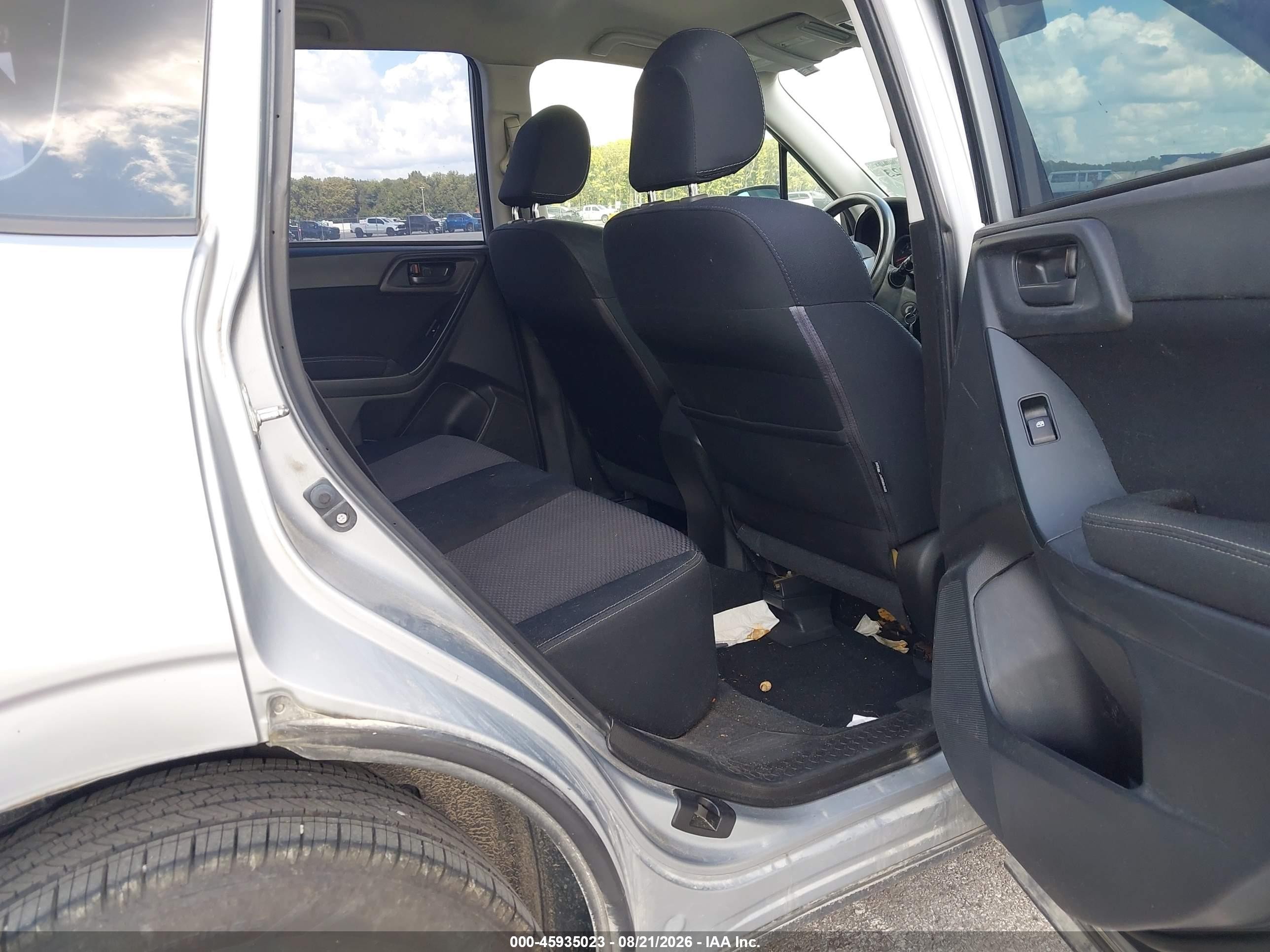2015 Subaru Forester 2.5i Серебряный vin: JF2SJABC4FH456422