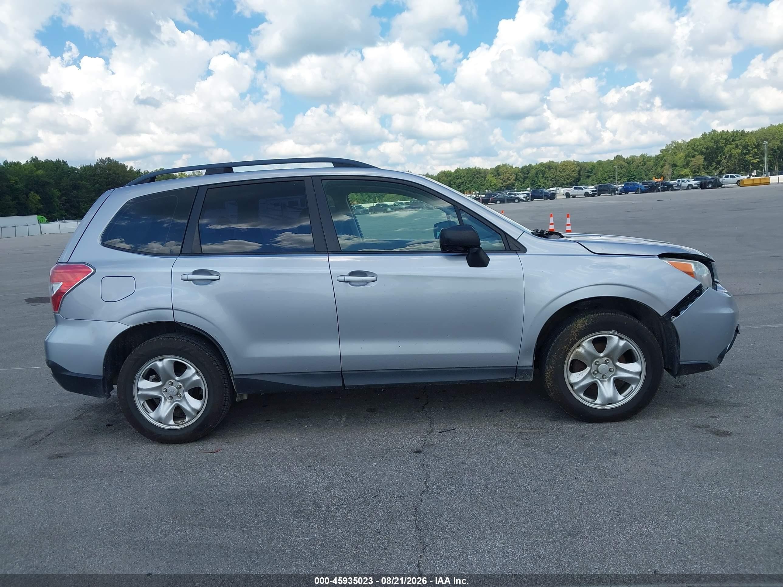 2015 Subaru Forester 2.5i Серебряный vin: JF2SJABC4FH456422