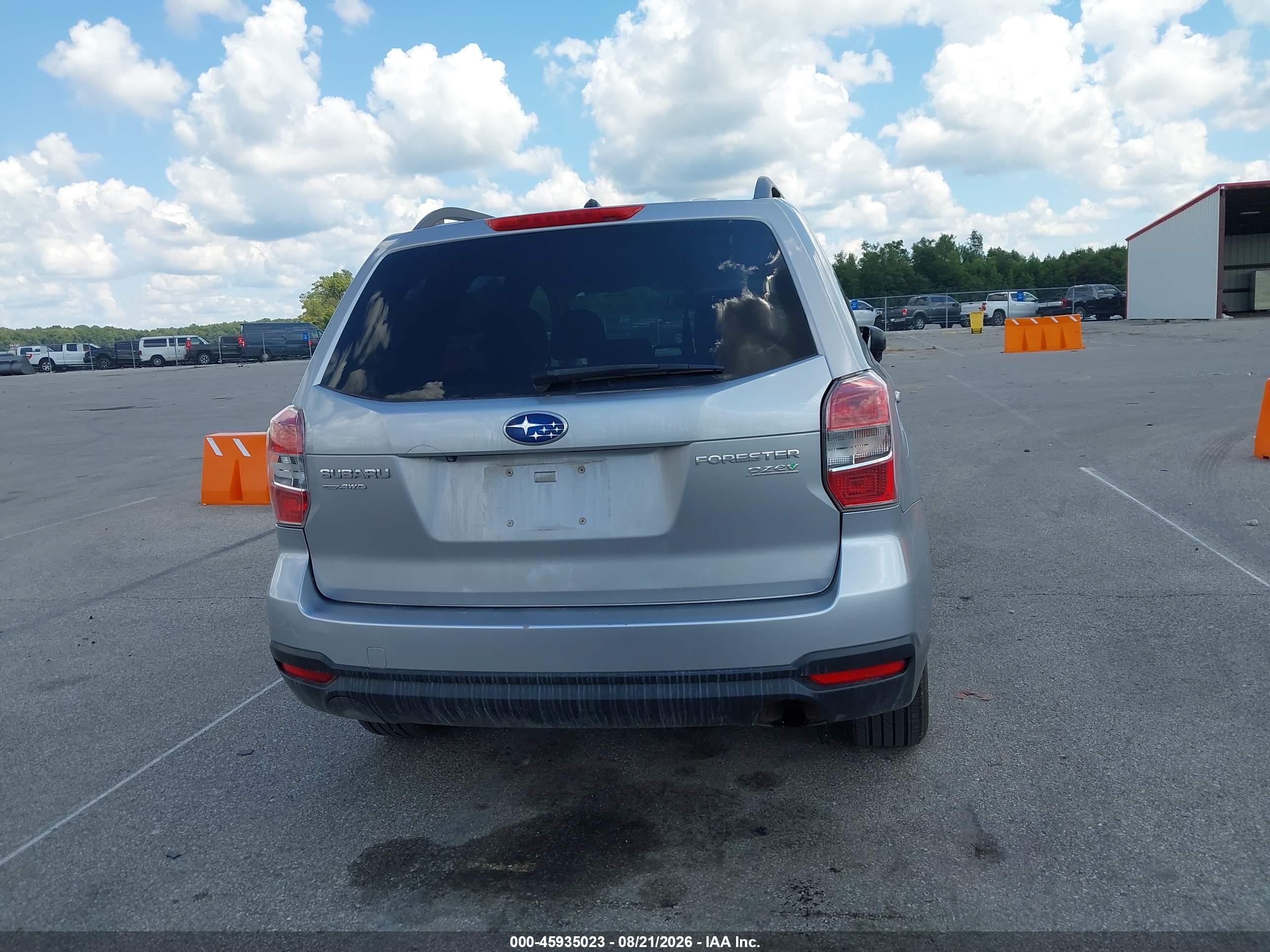 2015 Subaru Forester 2.5i Серебряный vin: JF2SJABC4FH456422