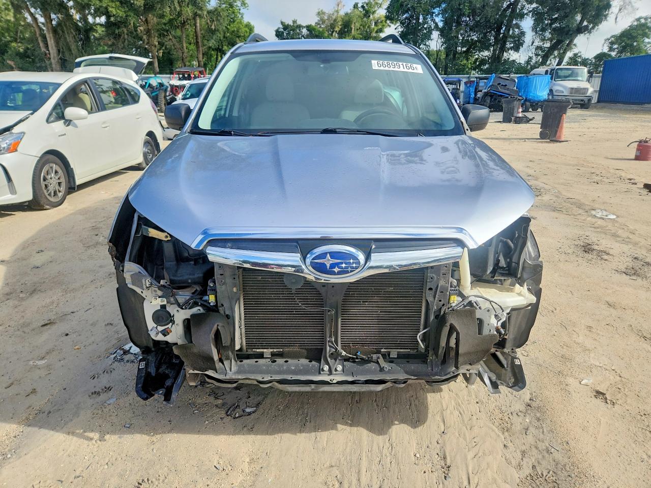 2015 Subaru Forester 2.5i Silver vin: JF2SJABC4FH596096