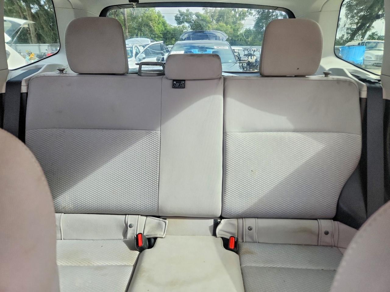2015 Subaru Forester 2.5i Silver vin: JF2SJABC4FH596096