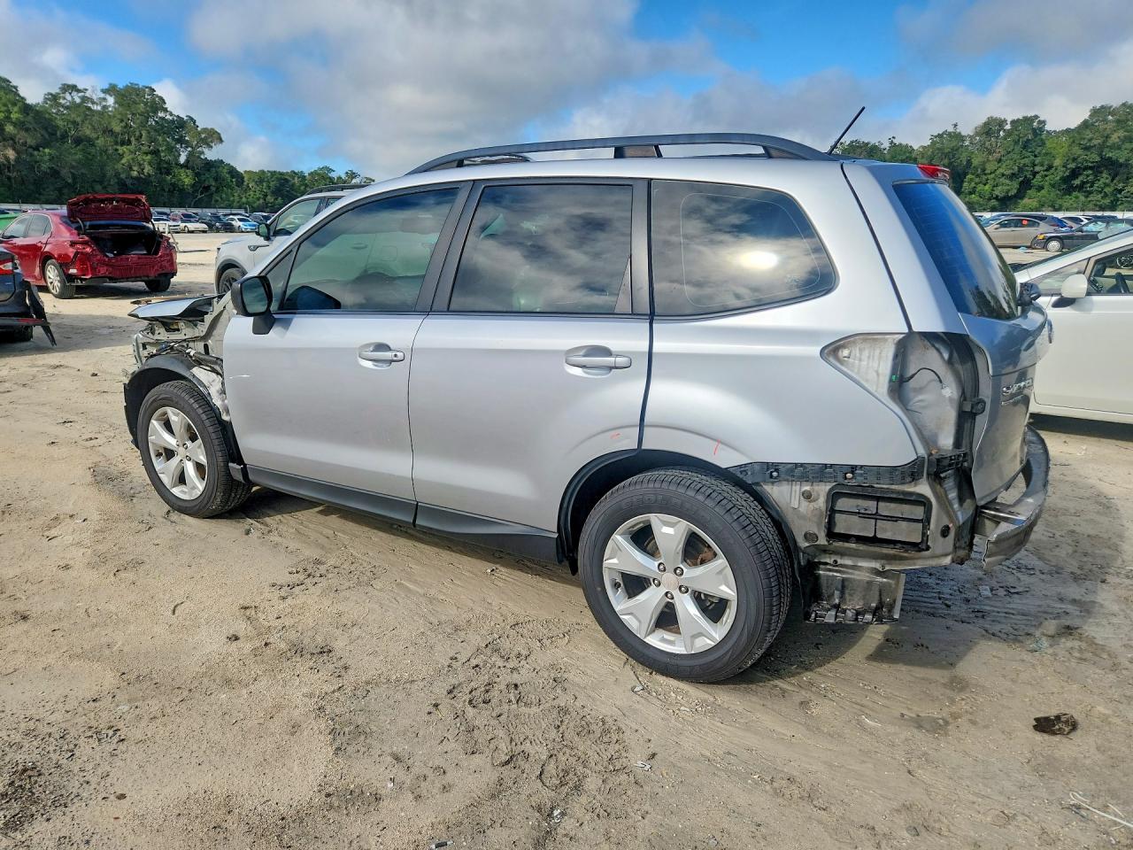 2015 Subaru Forester 2.5i Silver vin: JF2SJABC4FH596096