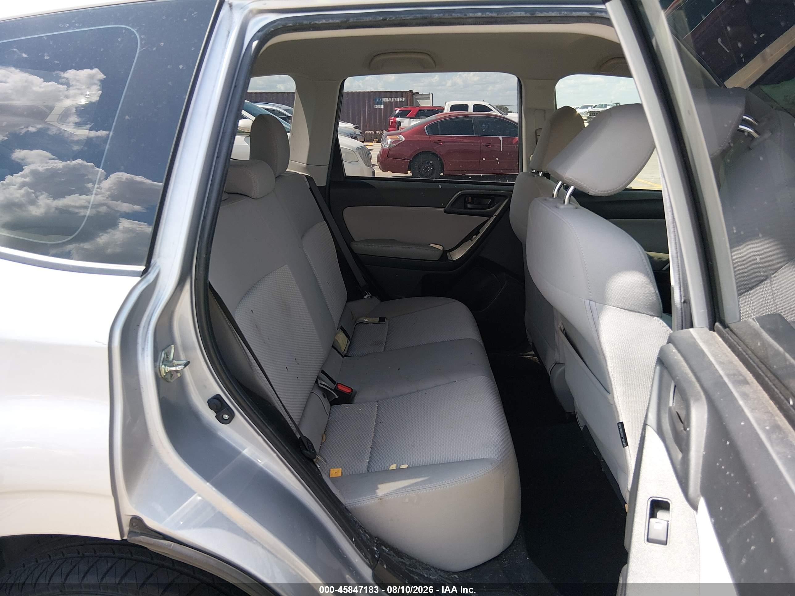 2016 Subaru Forester 2.5i Silver vin: JF2SJABC4GH425155