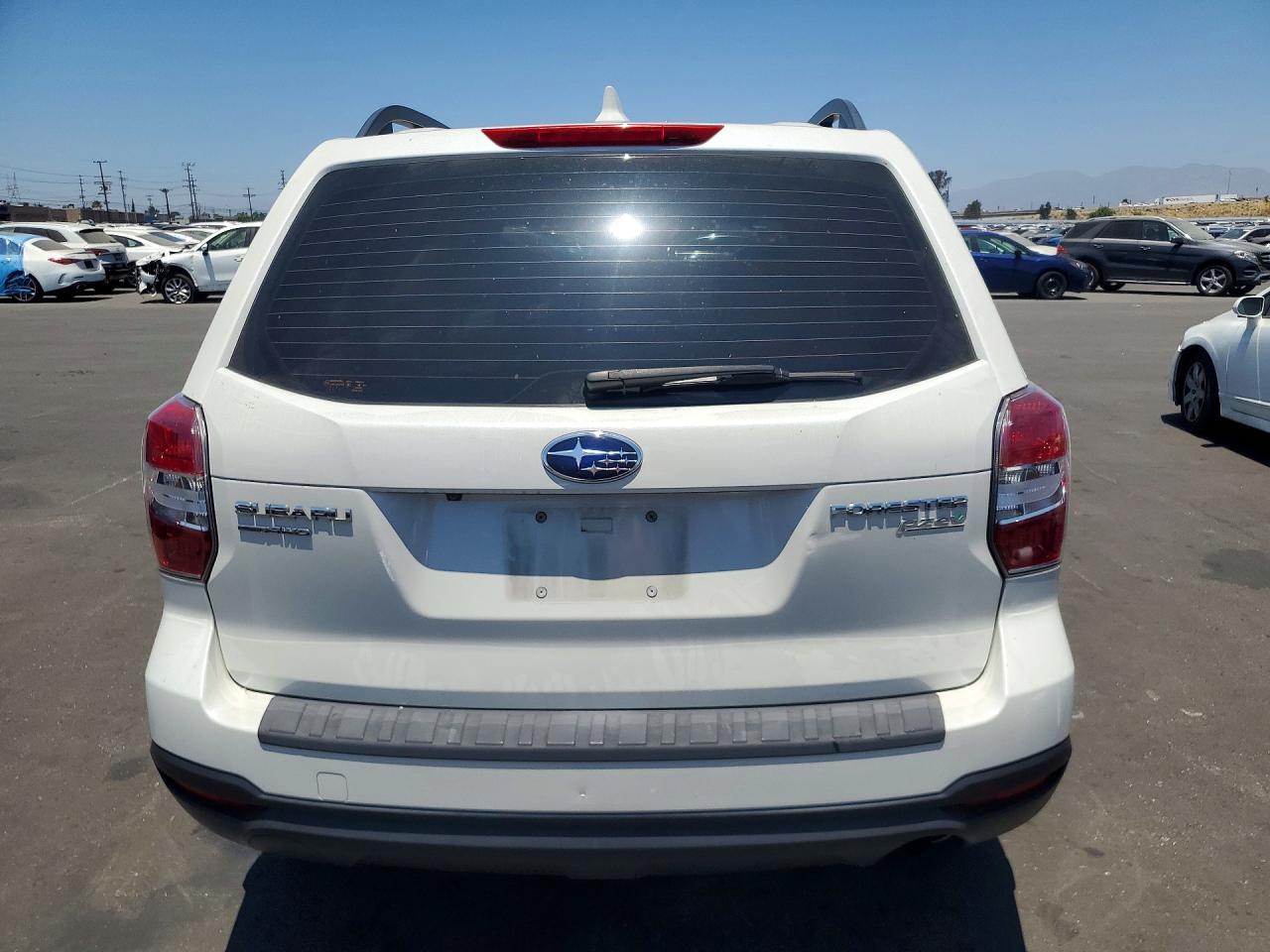 2016 Subaru Forester 2.5i White vin: JF2SJABC4GH507354