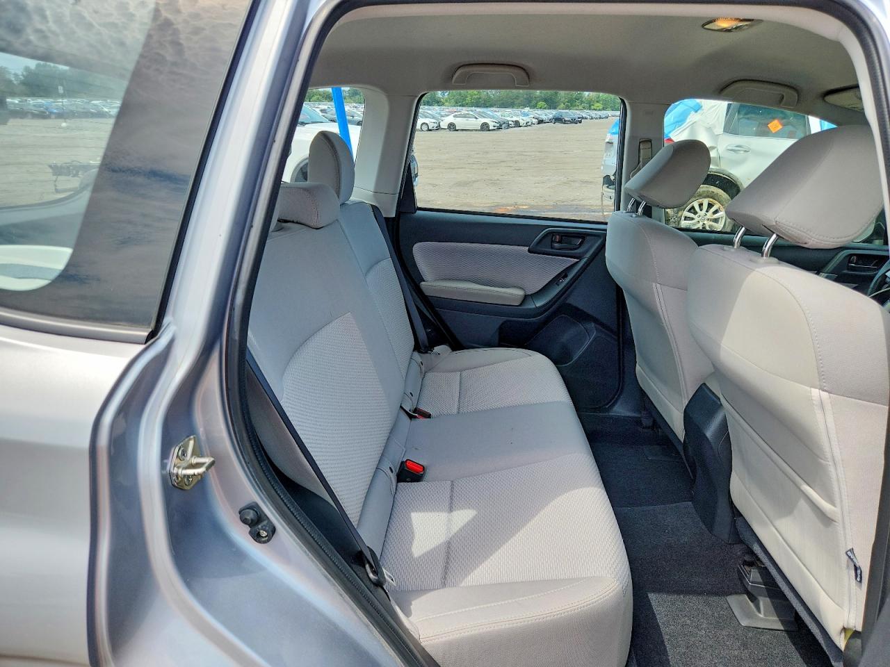 2018 Subaru Forester 2.5i Silver vin: JF2SJABC4JH400800