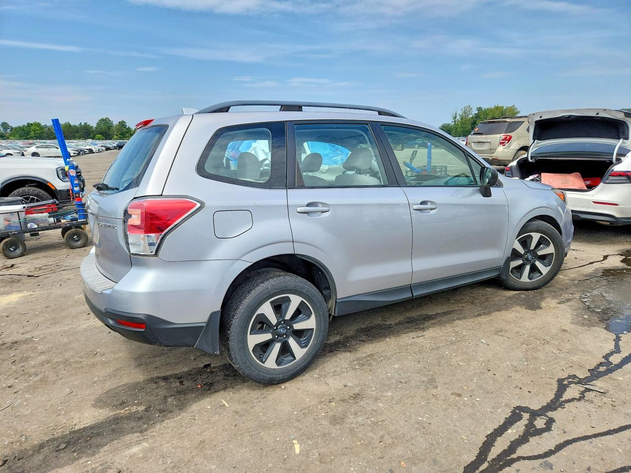 2018 Subaru Forester 2.5i Silver vin: JF2SJABC4JH400800