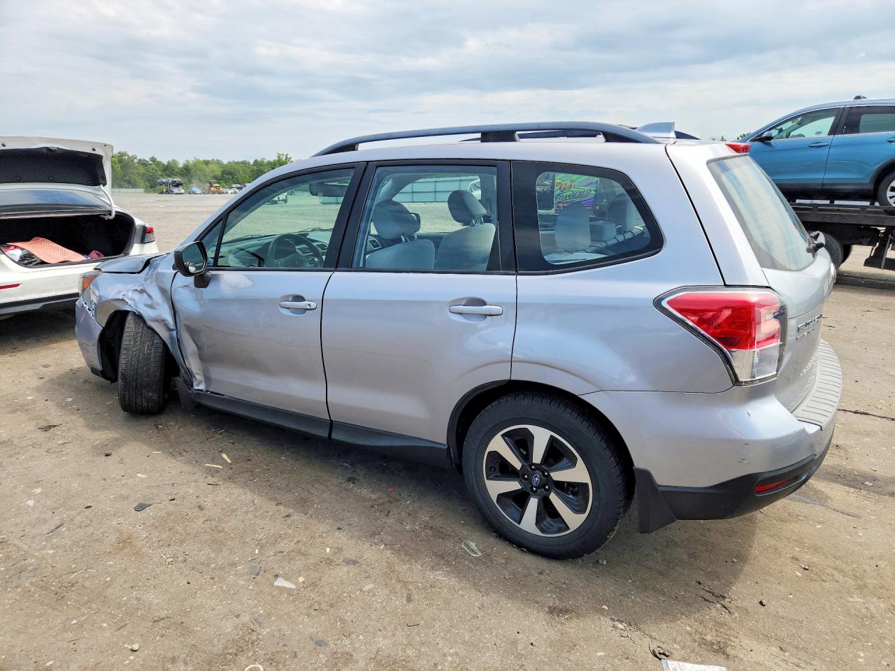 2018 Subaru Forester 2.5i Silver vin: JF2SJABC4JH400800