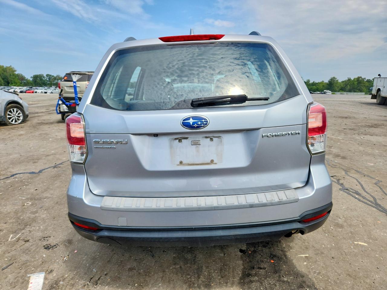 2018 Subaru Forester 2.5i Silver vin: JF2SJABC4JH400800