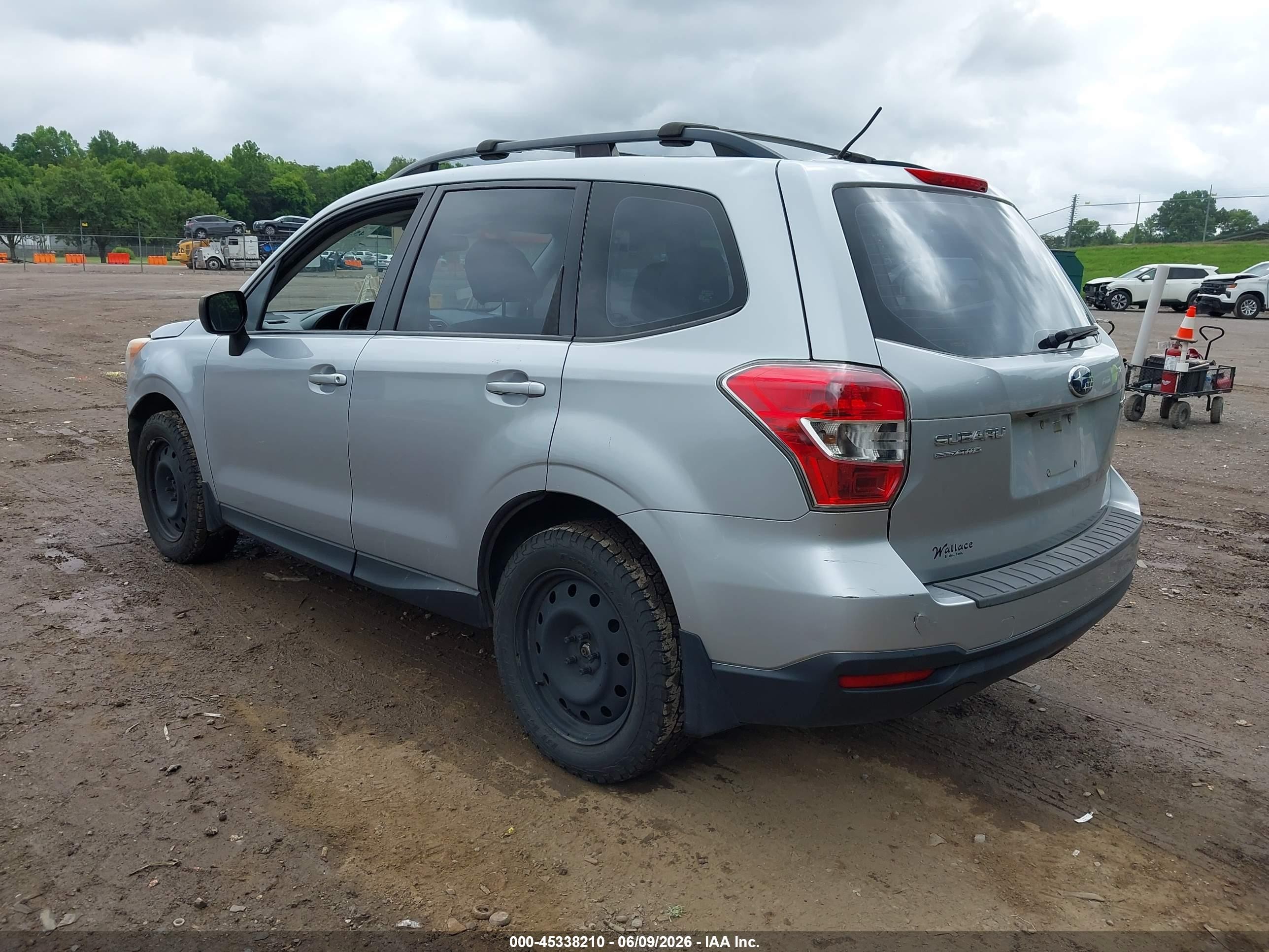 2015 Subaru Forester 2.5i Silver vin: JF2SJABC5FH460172