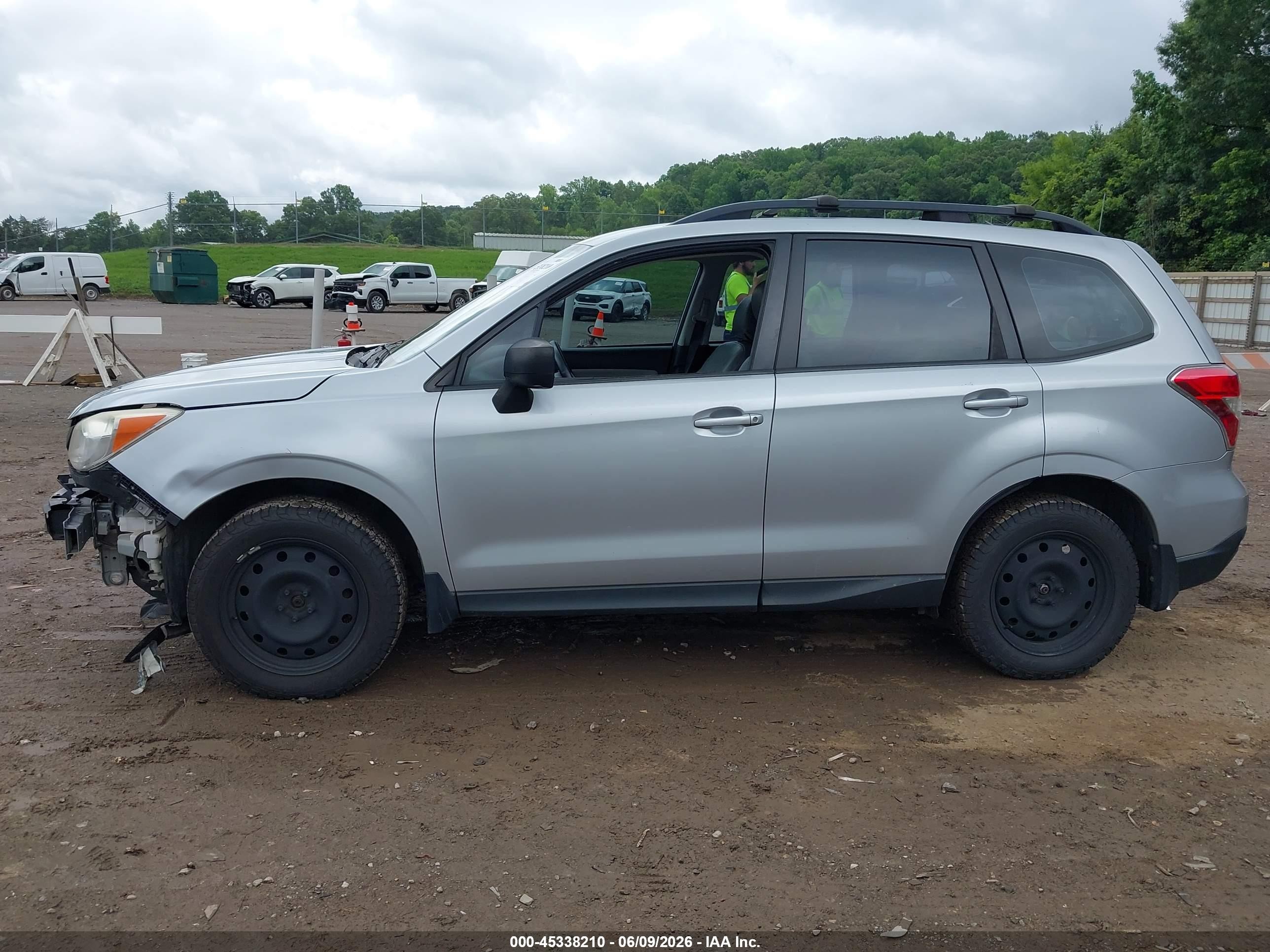 2015 Subaru Forester 2.5i Silver vin: JF2SJABC5FH460172