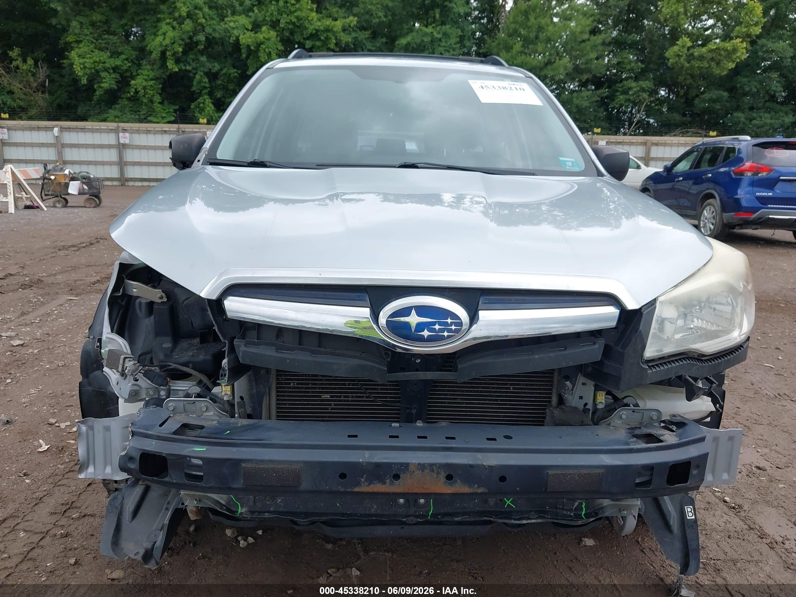 2015 Subaru Forester 2.5i Silver vin: JF2SJABC5FH460172