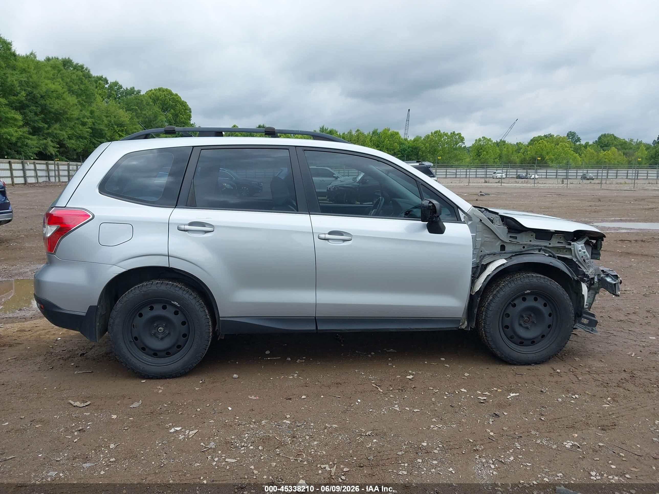 2015 Subaru Forester 2.5i Silver vin: JF2SJABC5FH460172