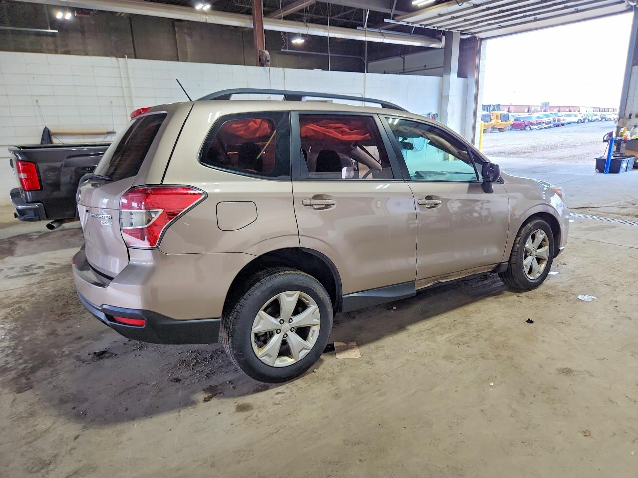 2015 Subaru Forester 2.5i Tan vin: JF2SJABC5FH483533