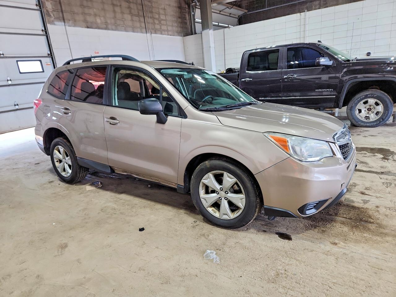 2015 Subaru Forester 2.5i Tan vin: JF2SJABC5FH483533