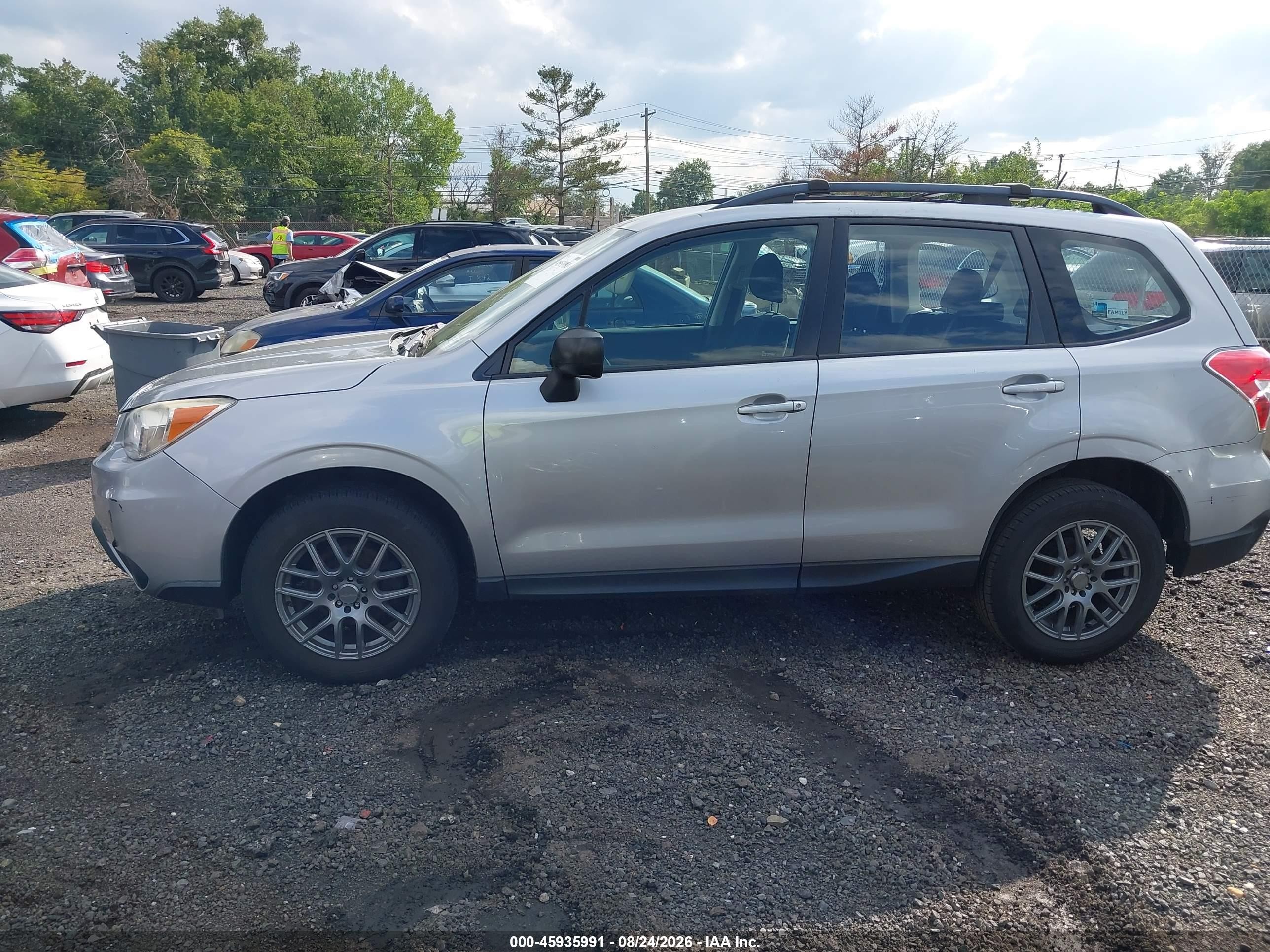 2015 Subaru Forester 2.5i Silver vin: JF2SJABC5FH527918