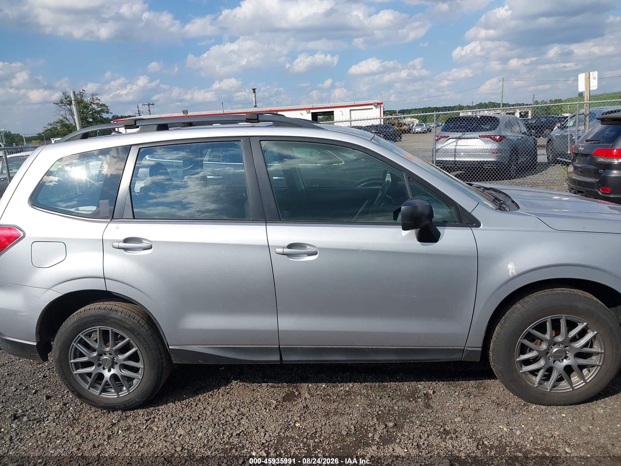 2015 Subaru Forester 2.5i Silver vin: JF2SJABC5FH527918