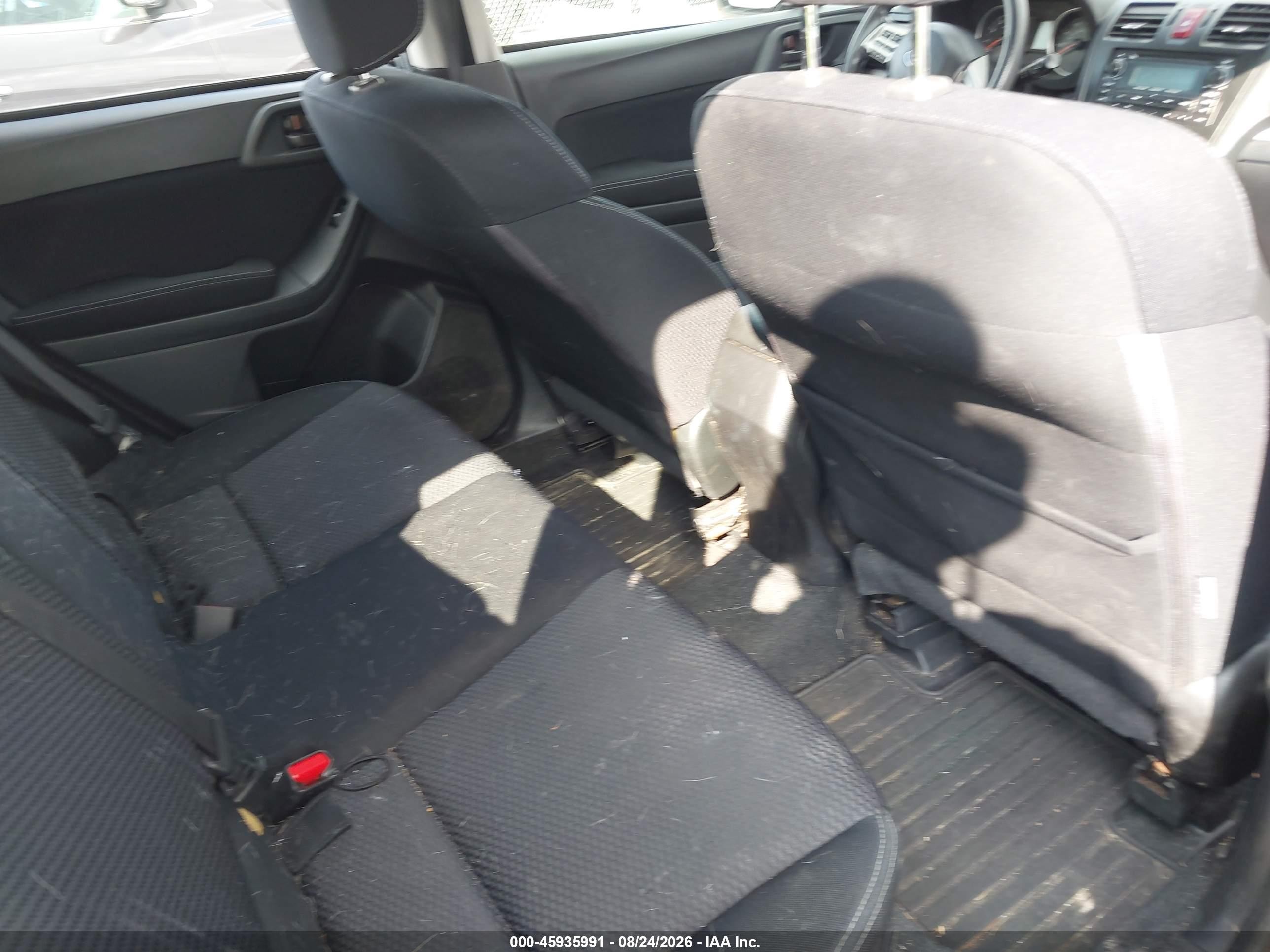 2015 Subaru Forester 2.5i Silver vin: JF2SJABC5FH527918