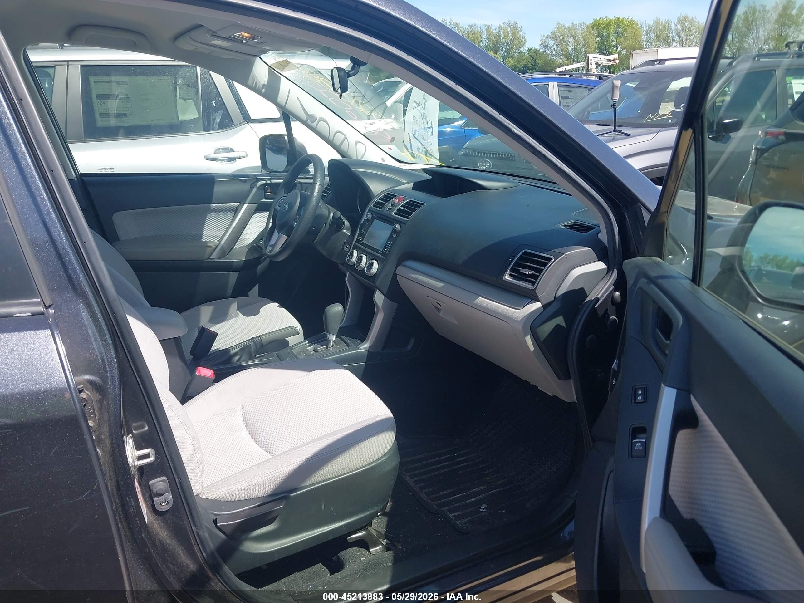 2018 Subaru Forester 2.5i Gray vin: JF2SJABC5JH400420