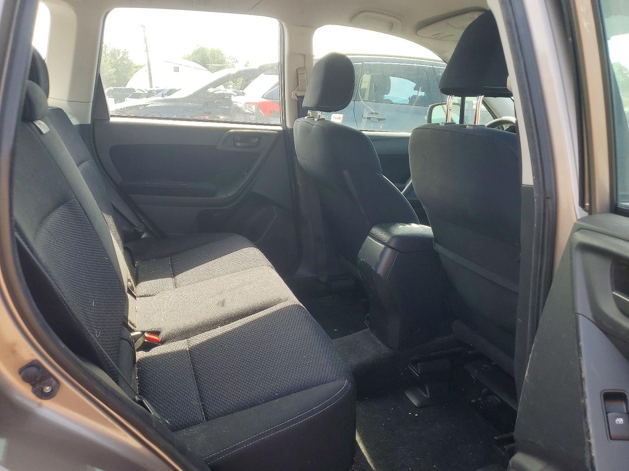 2015 Subaru Forester 2.5i Tan vin: JF2SJABC6FH549359