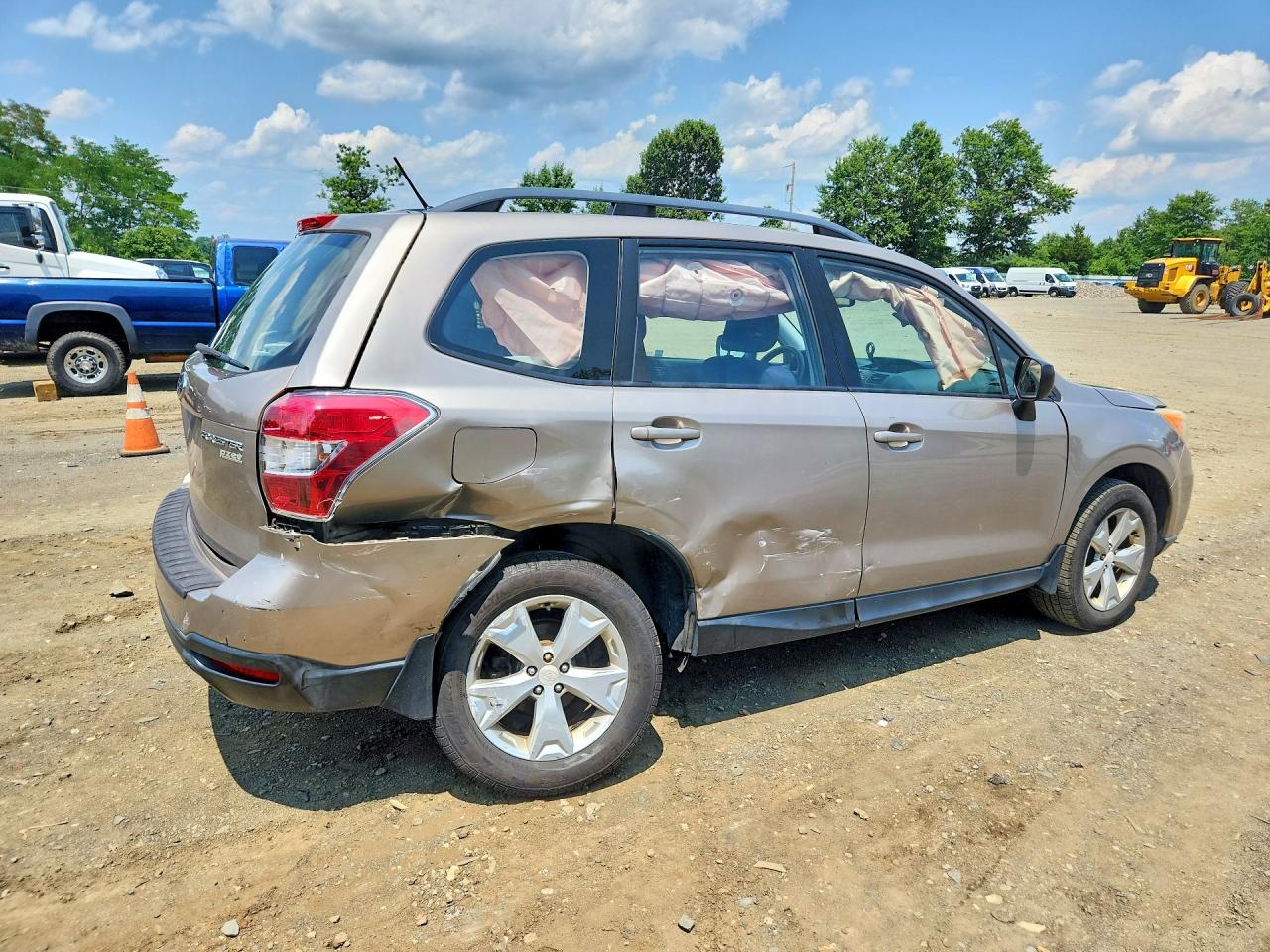 2015 Subaru Forester 2.5i Желто-коричневый vin: JF2SJABC6FH560636