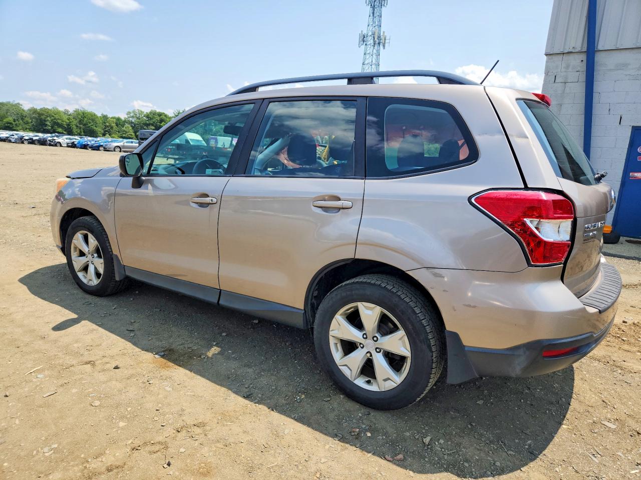 2015 Subaru Forester 2.5i Желто-коричневый vin: JF2SJABC6FH560636