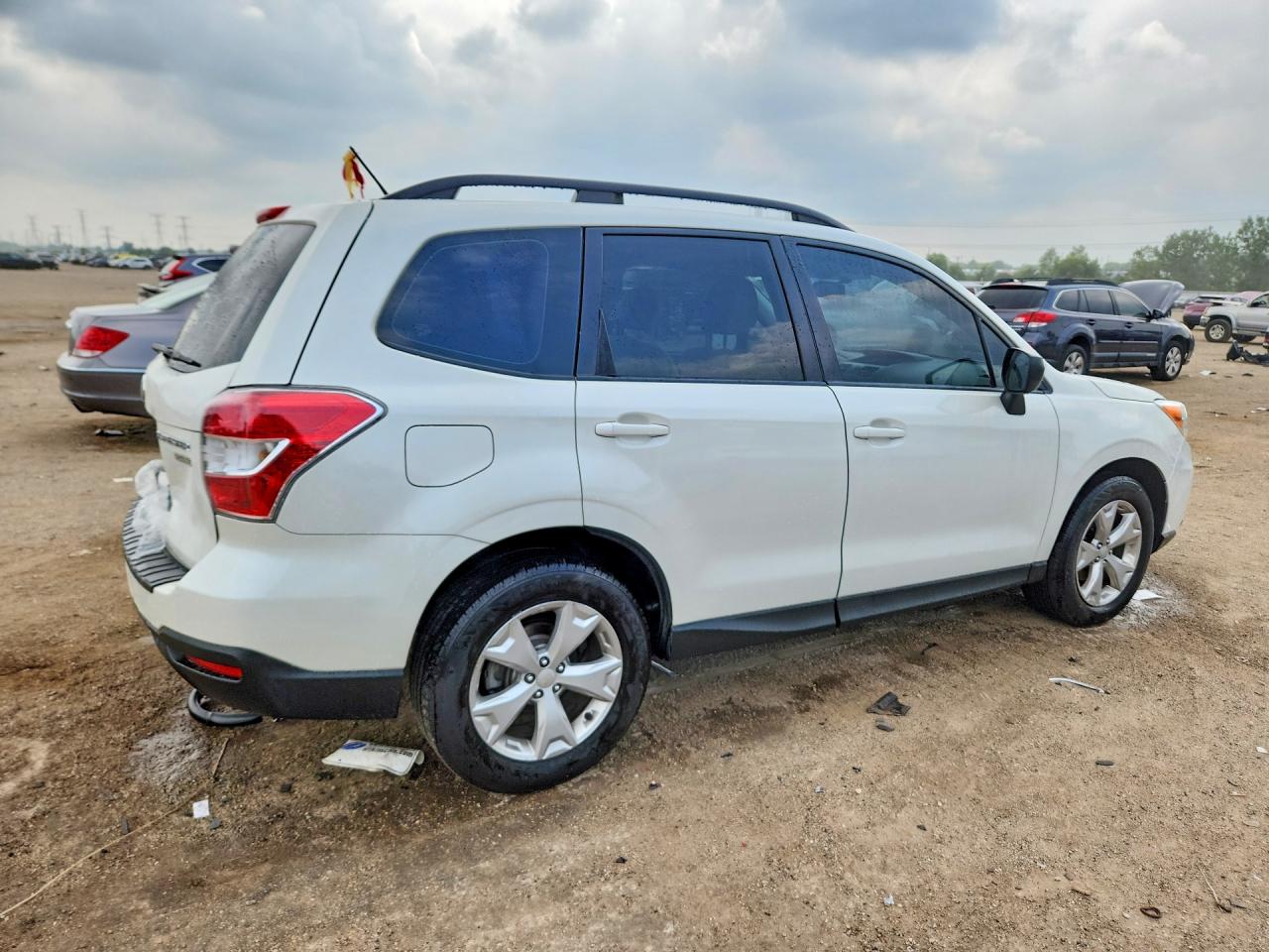 2015 Subaru Forester 2.5i Белый vin: JF2SJABC6FH582328